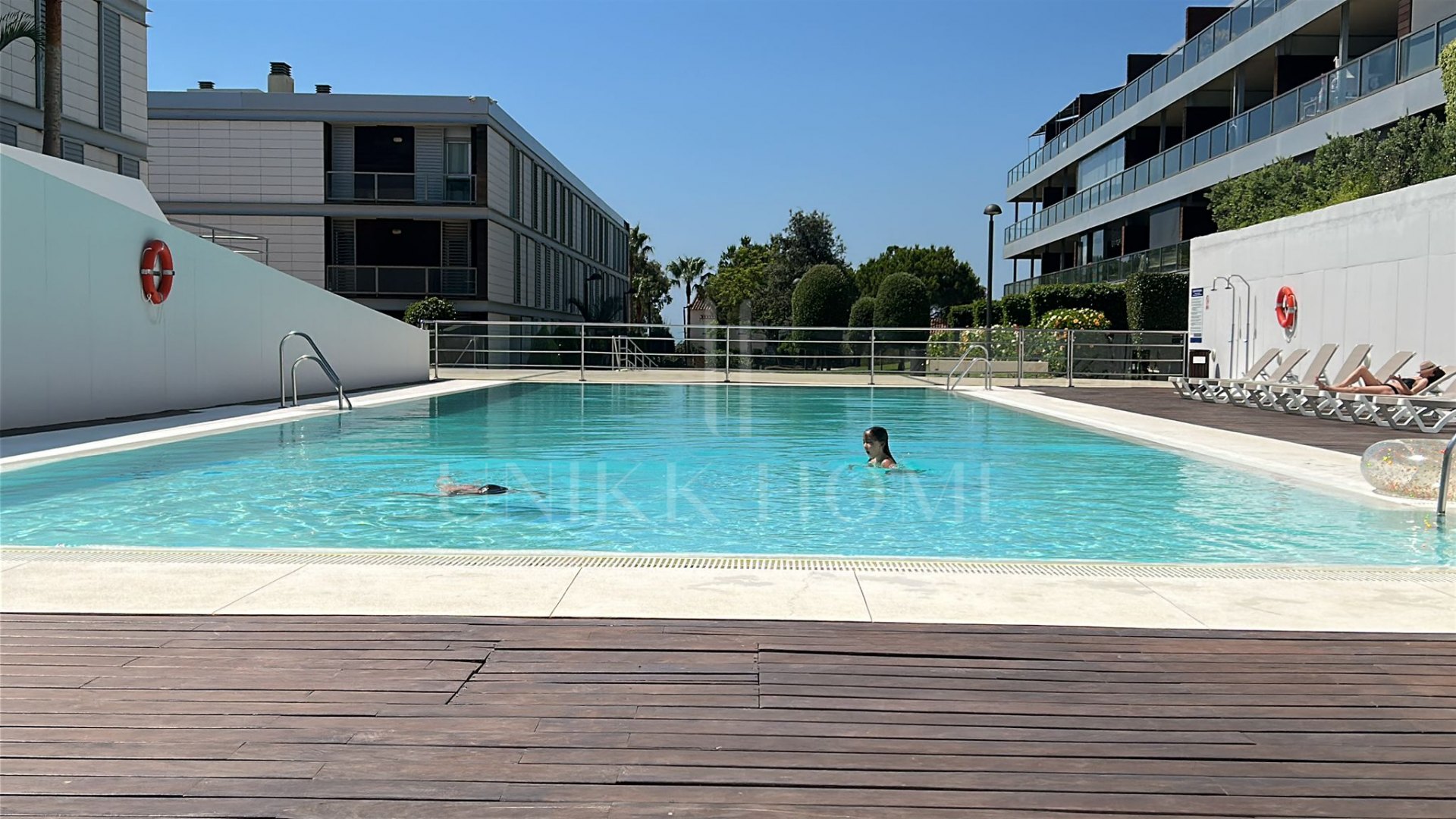 Luxury 3-Bedroom Apartment with 30 m² Terrace, Underfloor Heating & Domotics