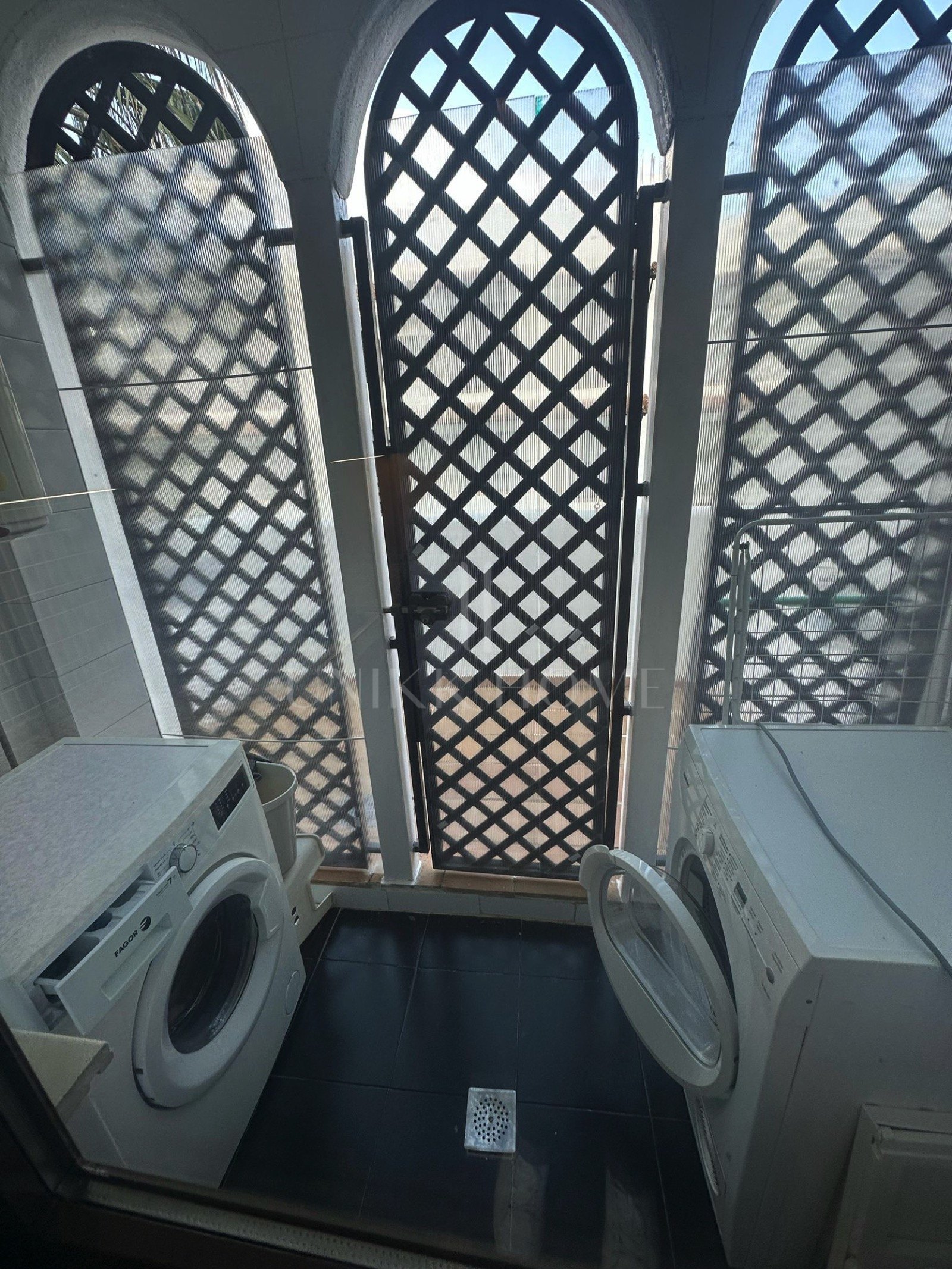 Bright & Cozy 2-Bedroom Apartment with Terrace & Garage