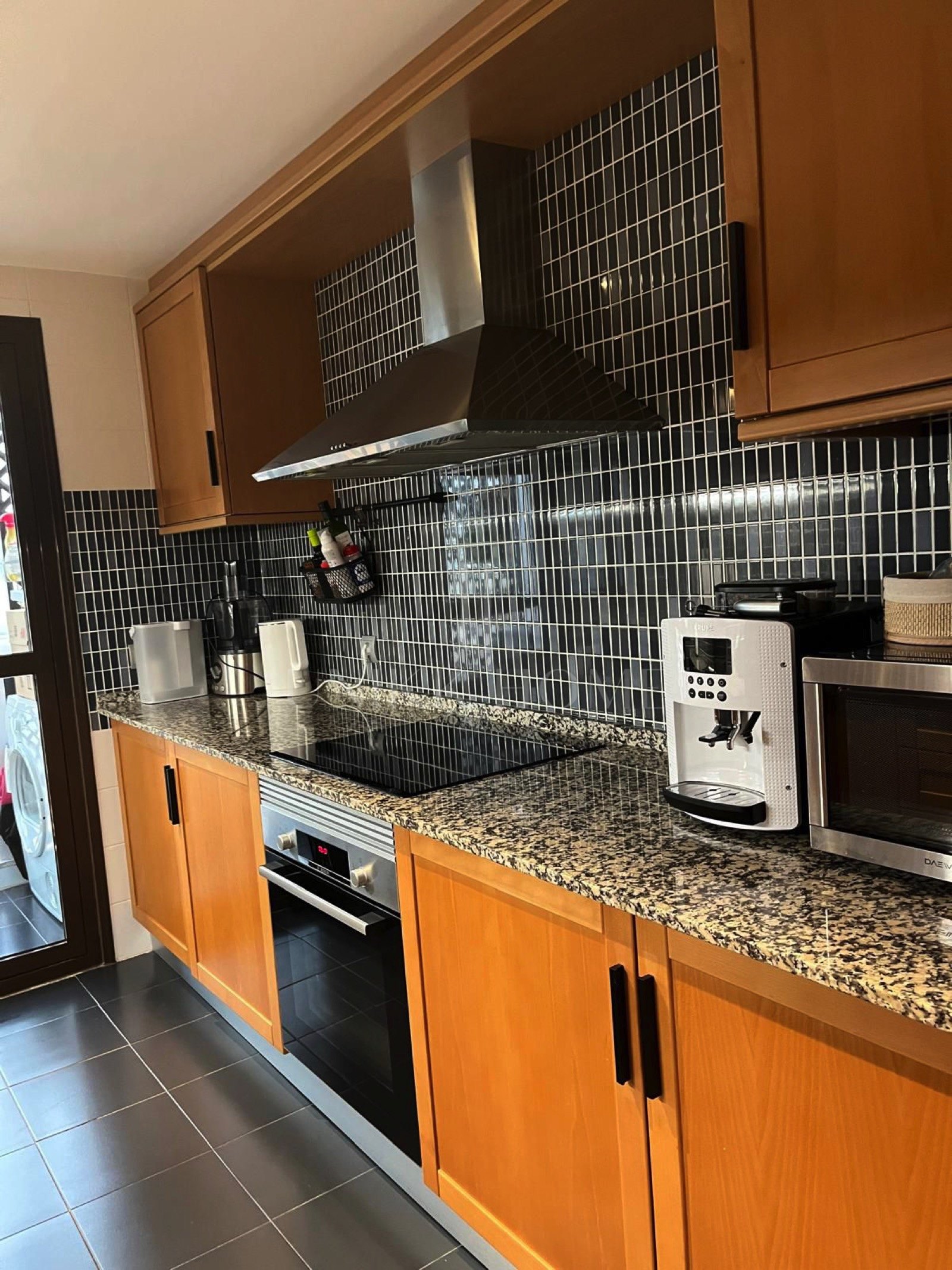 Bright & Cozy 2-Bedroom Apartment with Terrace & Garage