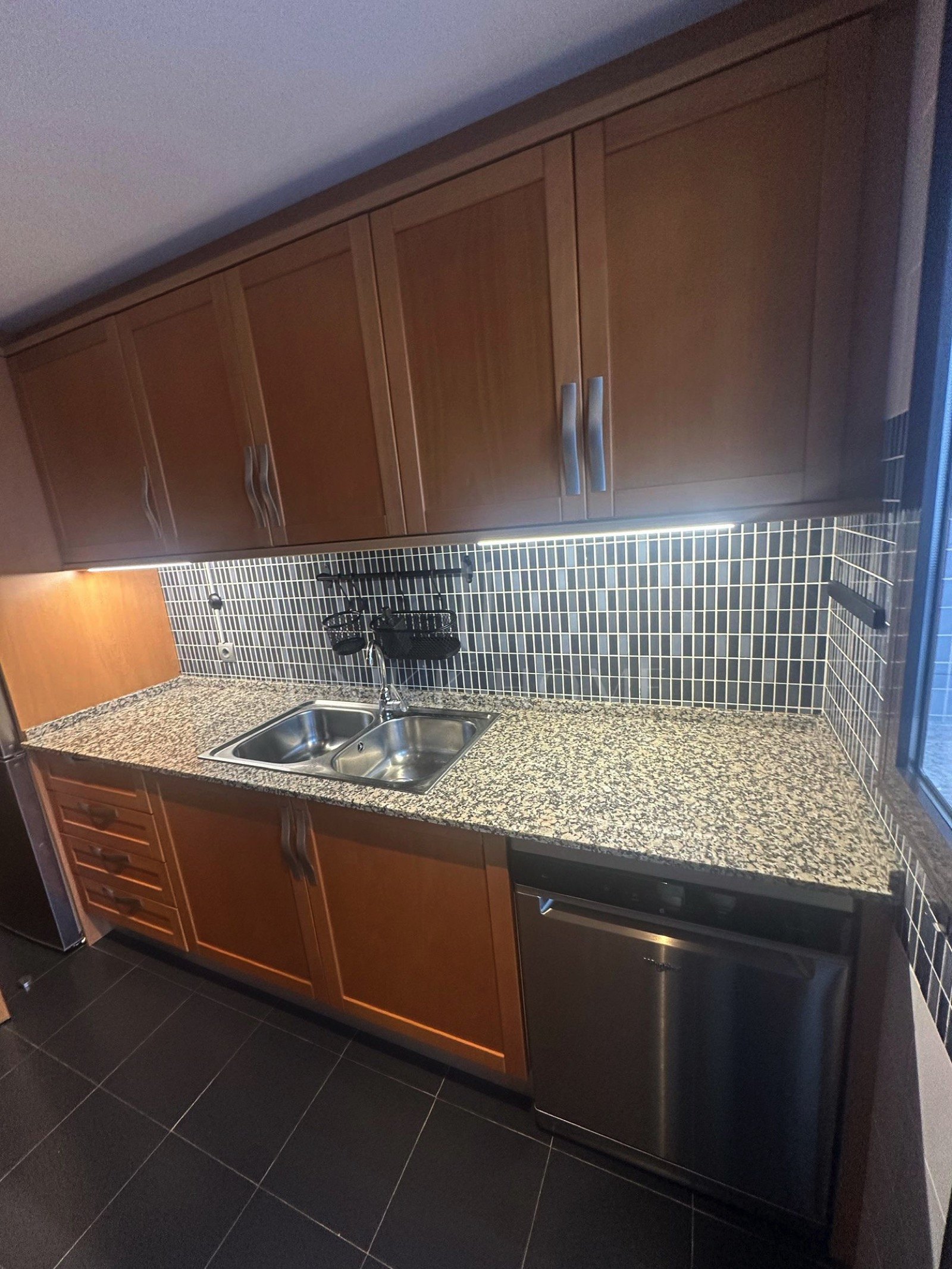 Bright & Cozy 2-Bedroom Apartment with Terrace & Garage