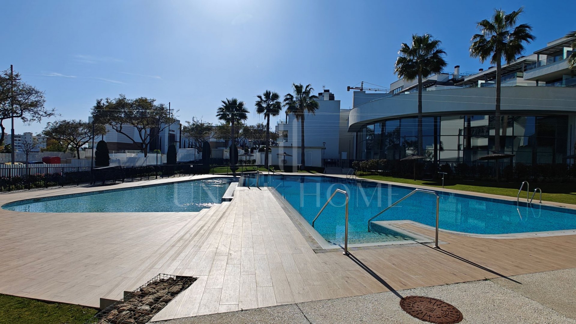 Excepcional Apartamento de 4 Dormitorios con Impresionantes Vistas al Mar