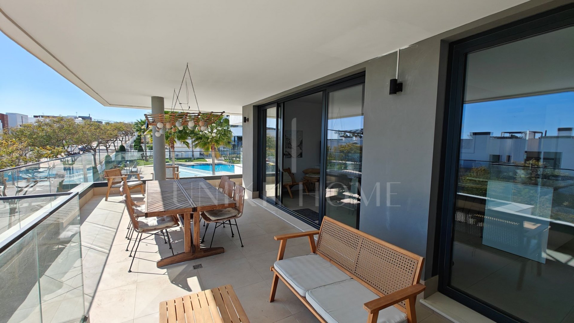 Excepcional Apartamento de 4 Dormitorios con Impresionantes Vistas al Mar