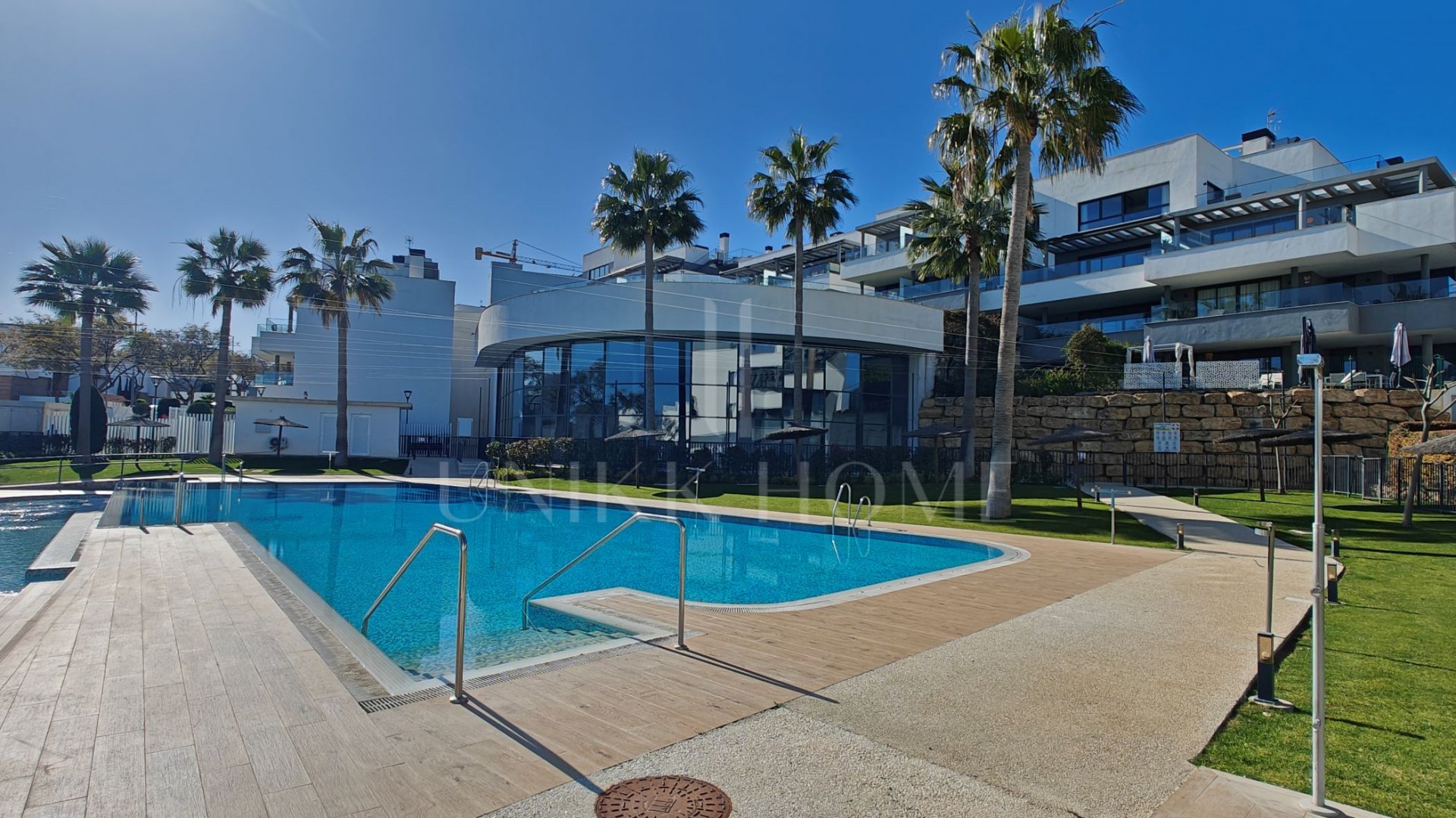 Excepcional Apartamento de 4 Dormitorios con Impresionantes Vistas al Mar