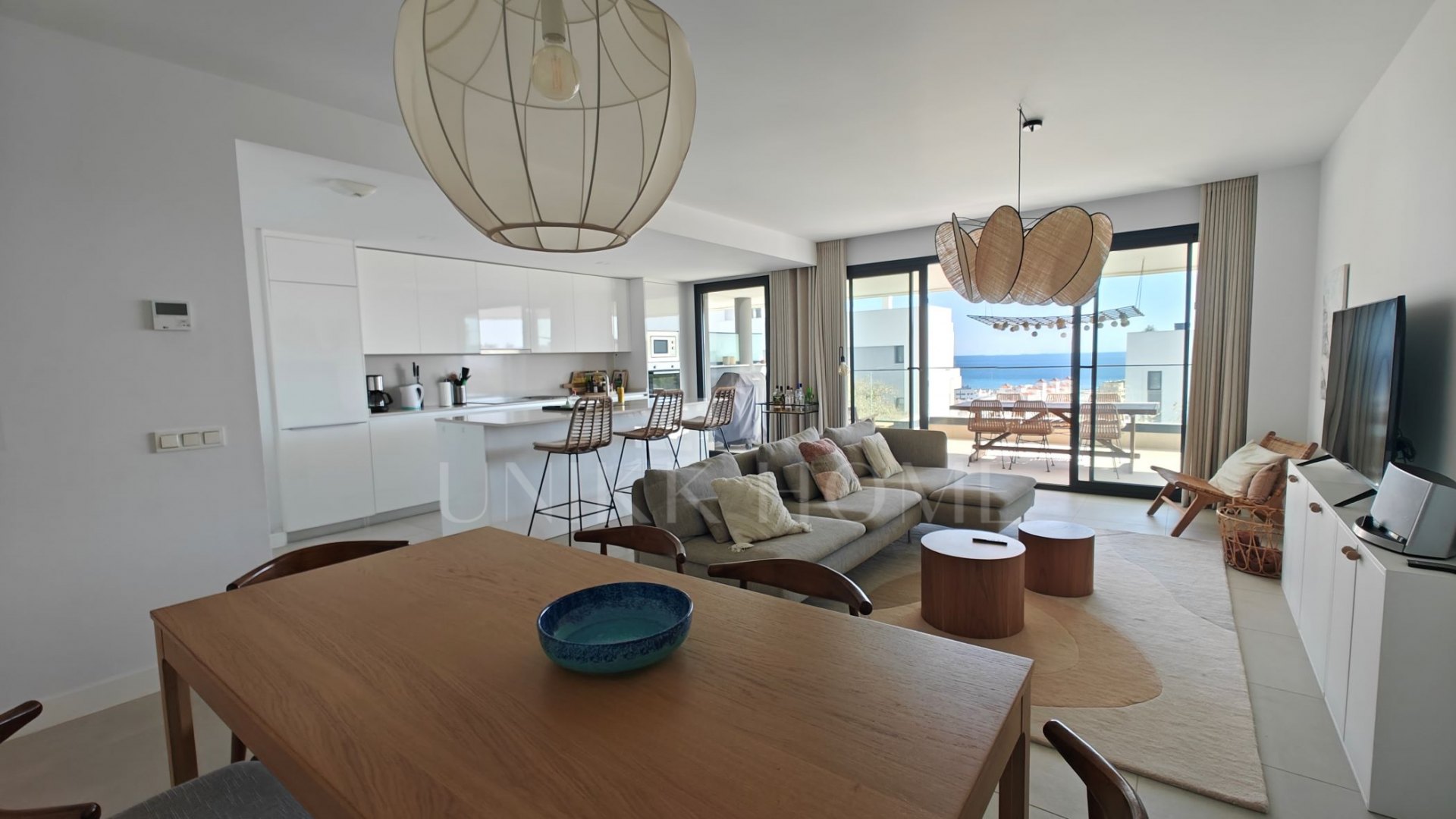 Excepcional Apartamento de 4 Dormitorios con Impresionantes Vistas al Mar