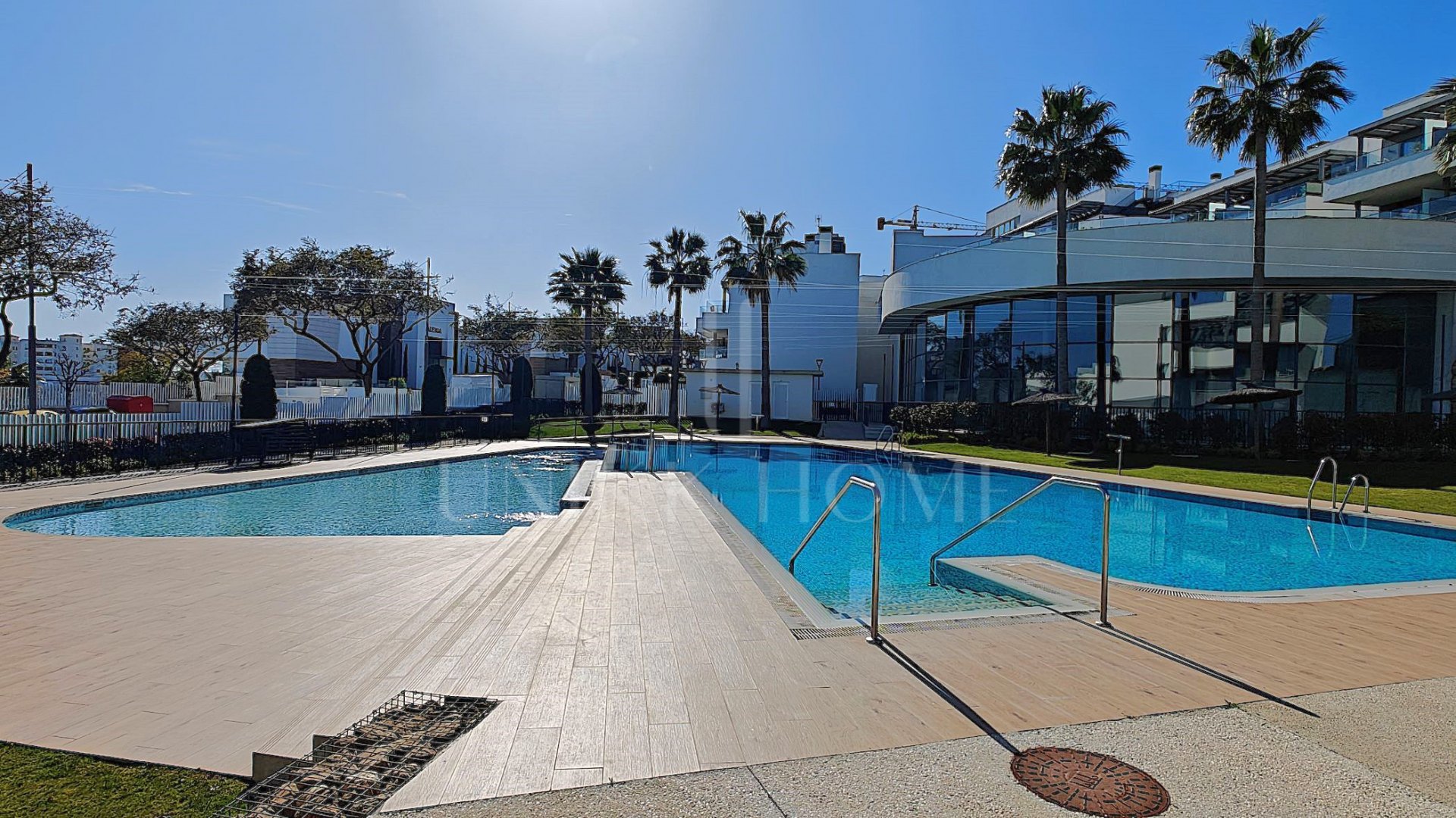 Excepcional Apartamento de 4 Dormitorios con Impresionantes Vistas al Mar