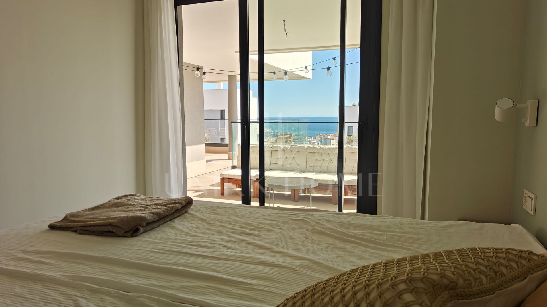 Excepcional Apartamento de 4 Dormitorios con Impresionantes Vistas al Mar