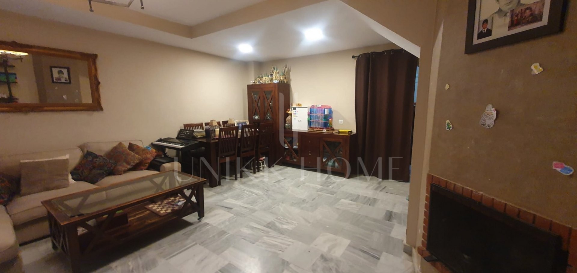 Casa Pareada con Piscina Privada y Estudio Independiente