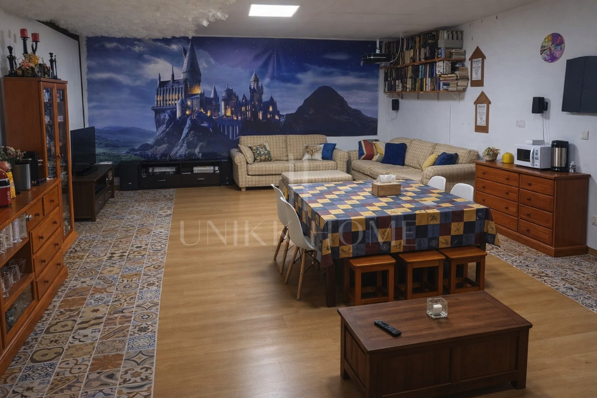 Casa Pareada con Piscina Privada y Estudio Independiente