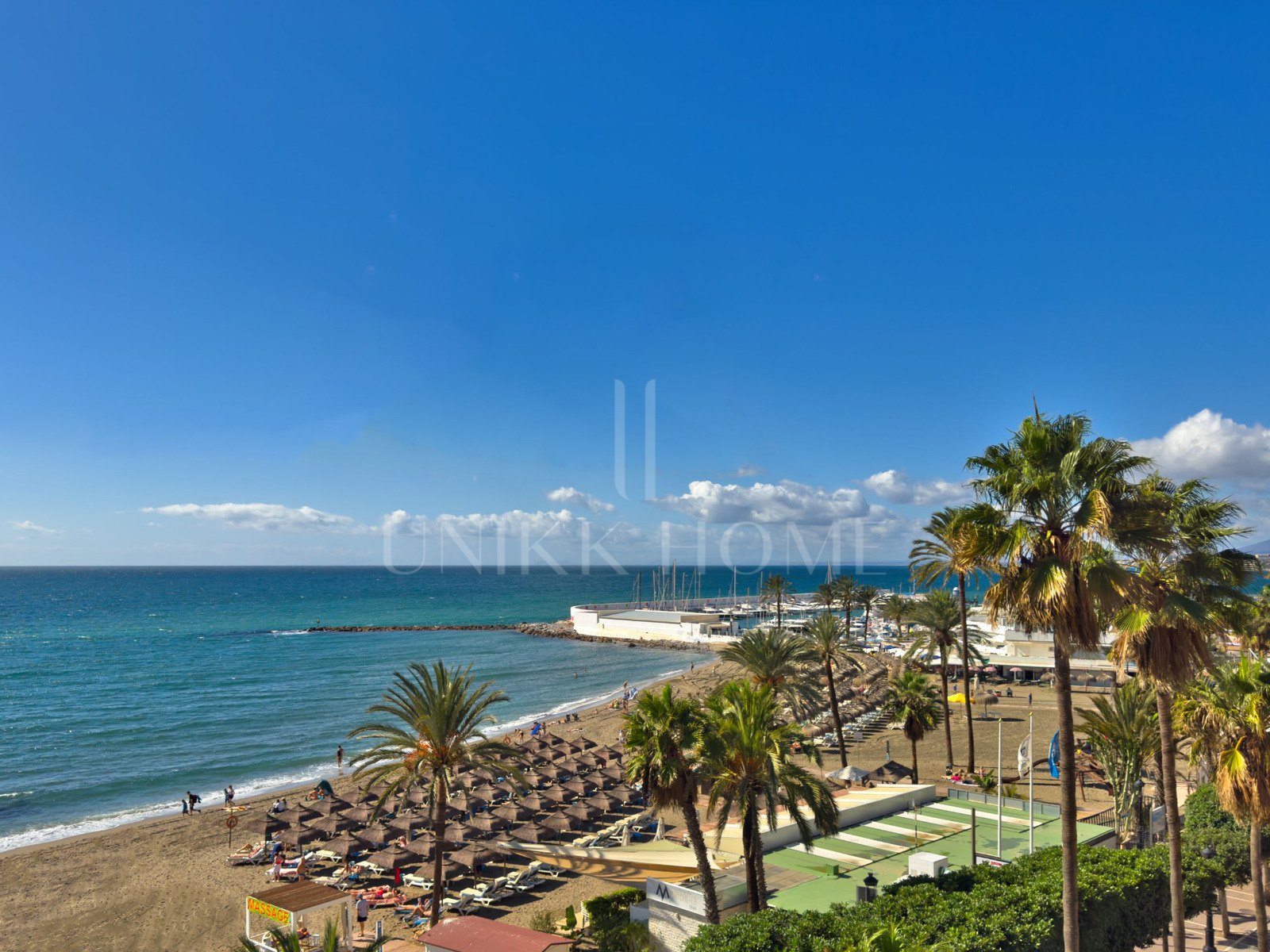 Apartamento en Primera Línea de Playa con Vistas al Mar y Conserjería 24/7