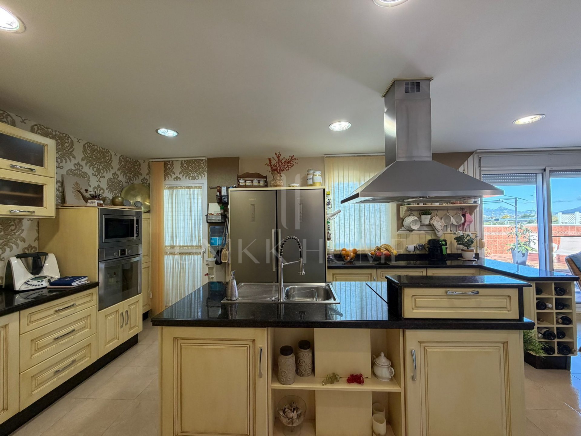 Ático Espacioso y Moderno con Gran Terraza