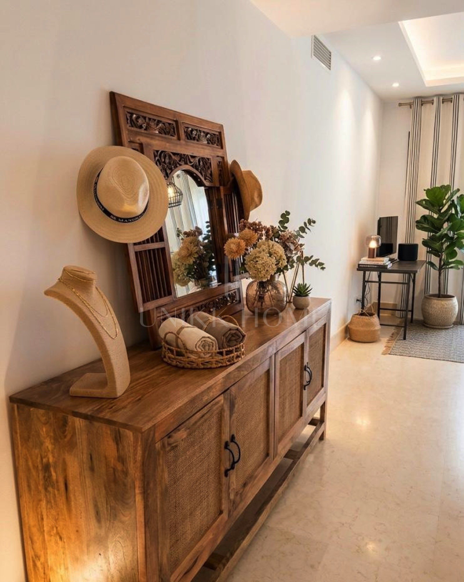 Elegant 2-Bedroom Marina-View Apartment