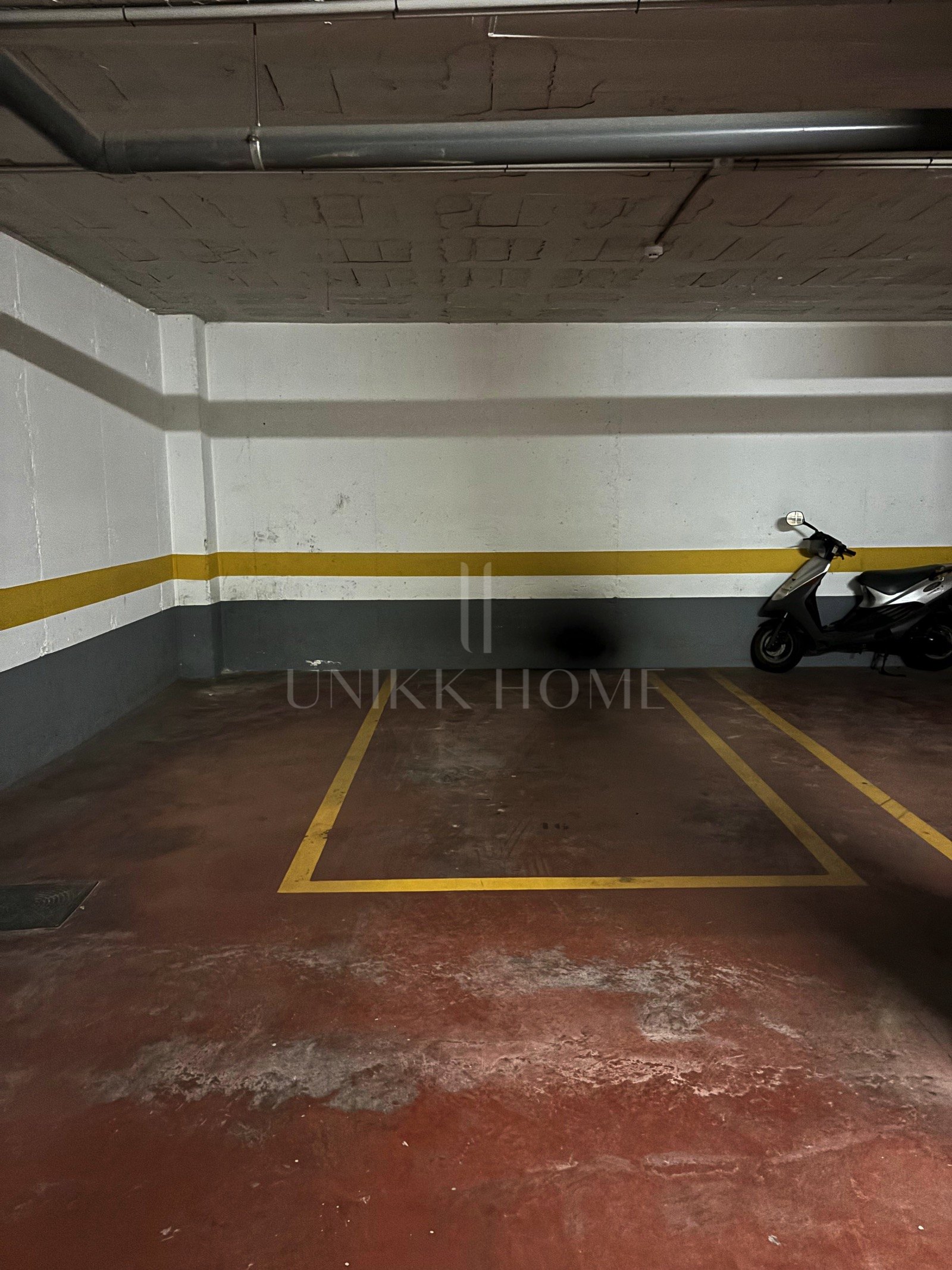 Charming 2-Bedroom Ground-Floor Apartment with a Terrace & Private Garage