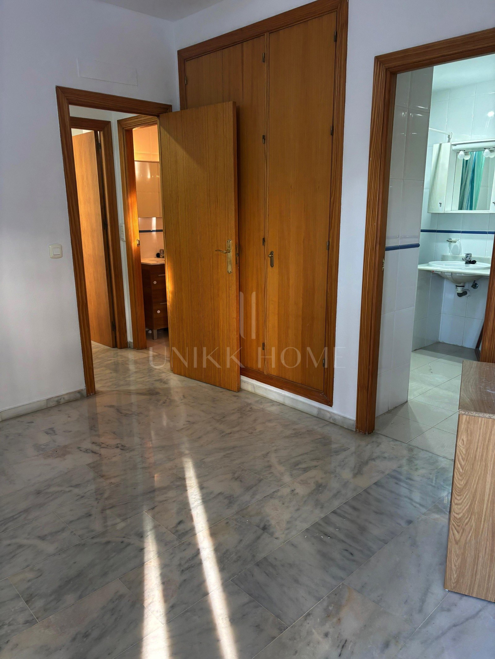 Charming 2-Bedroom Ground-Floor Apartment with a Terrace & Private Garage