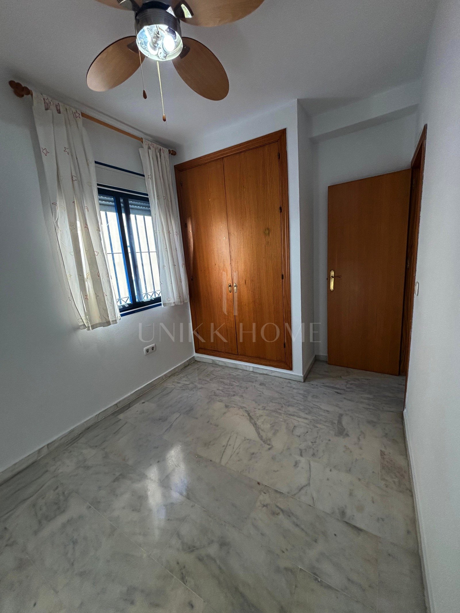 Charming 2-Bedroom Ground-Floor Apartment with a Terrace & Private Garage