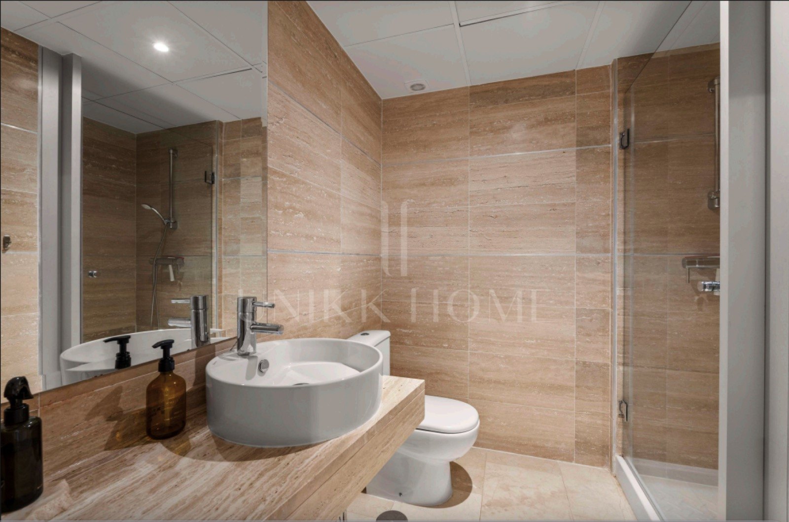 Cosy 2-Bedroom Ground-Floor Apartment with Sea and Mountain Views