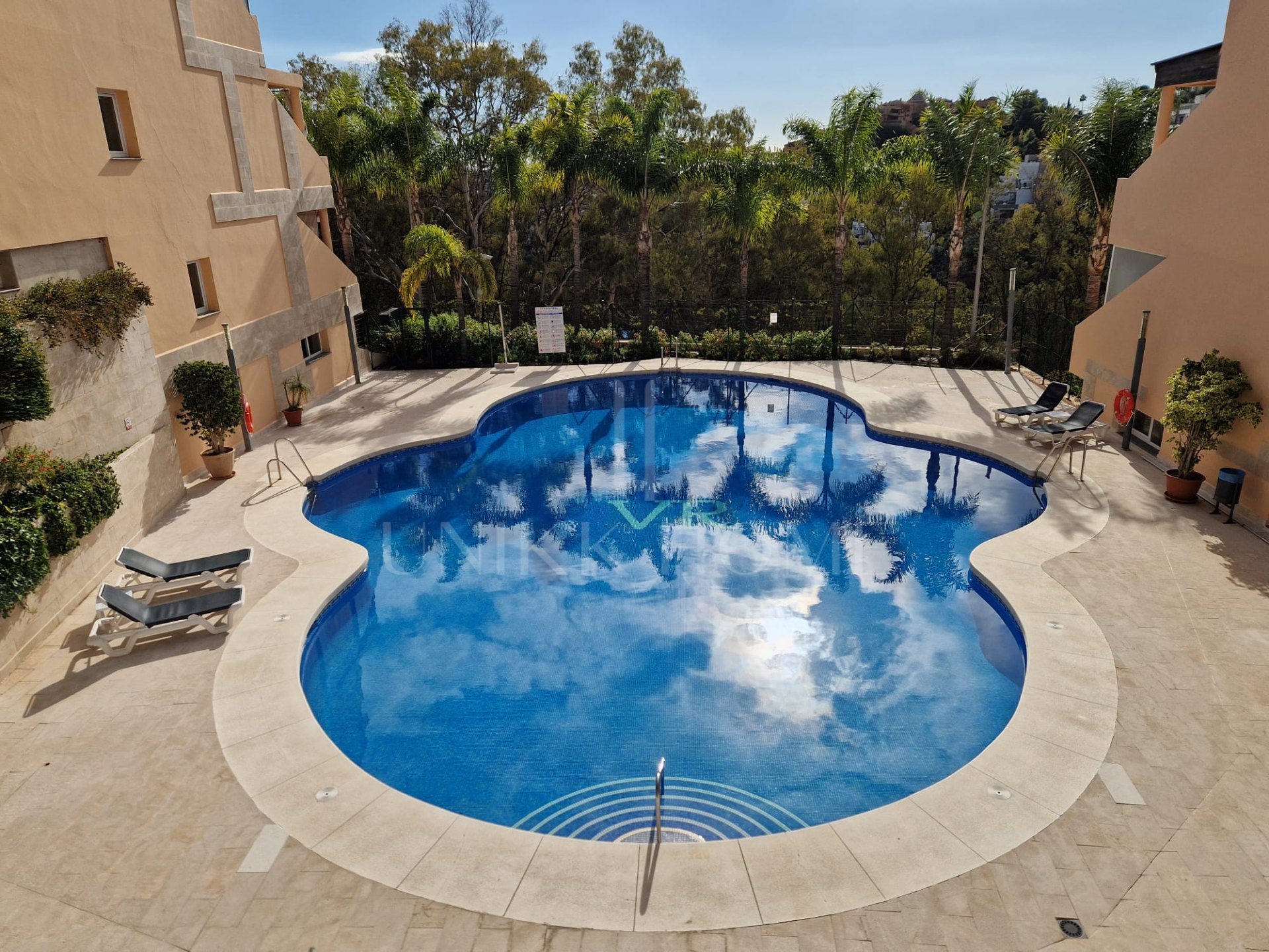 Espectacular Apartamento Esquinero en Planta Baja en Urbanización Vista Real