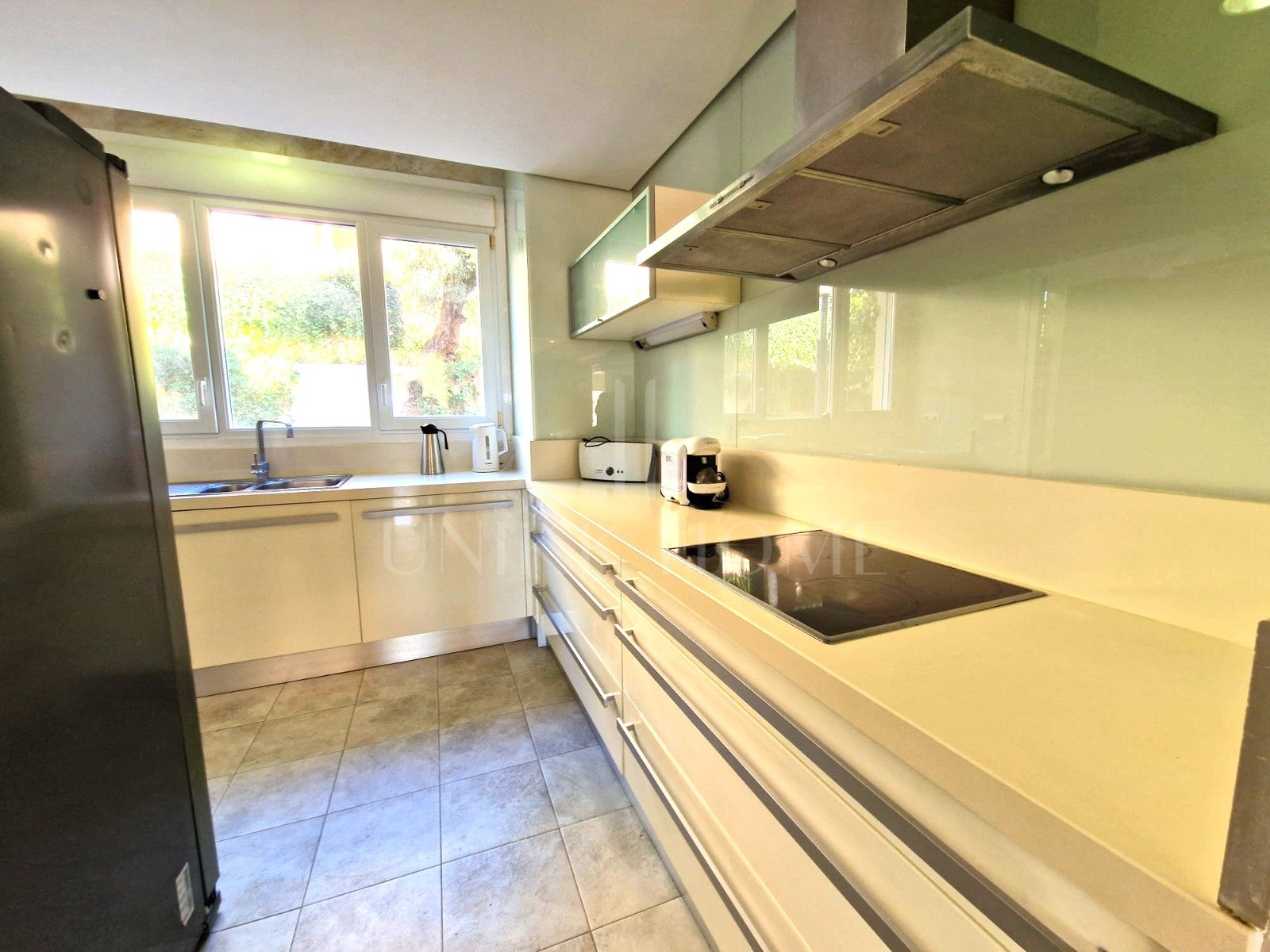 Espectacular Apartamento Esquinero en Planta Baja en Urbanización Vista Real