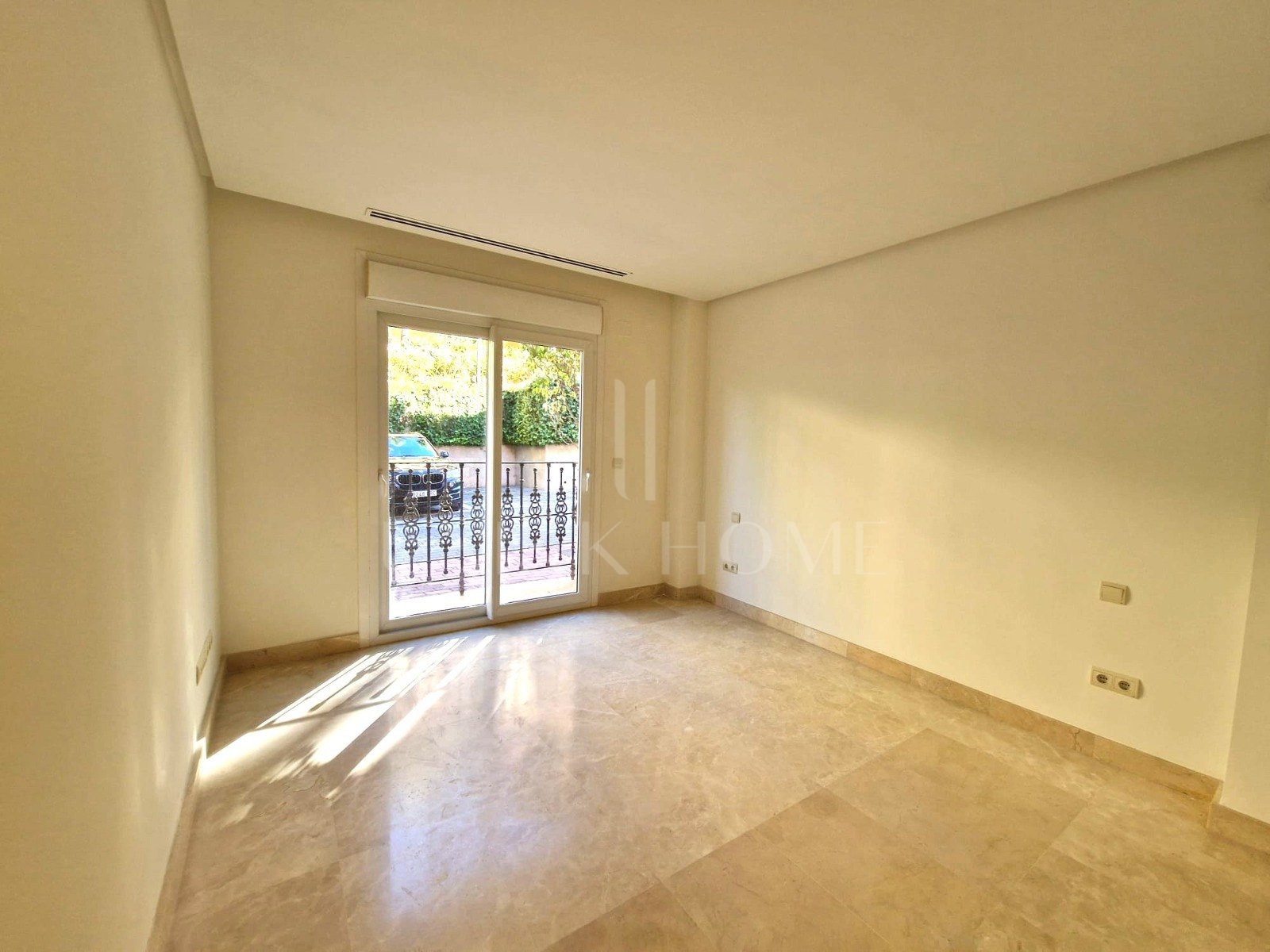 Espectacular Apartamento Esquinero en Planta Baja en Urbanización Vista Real