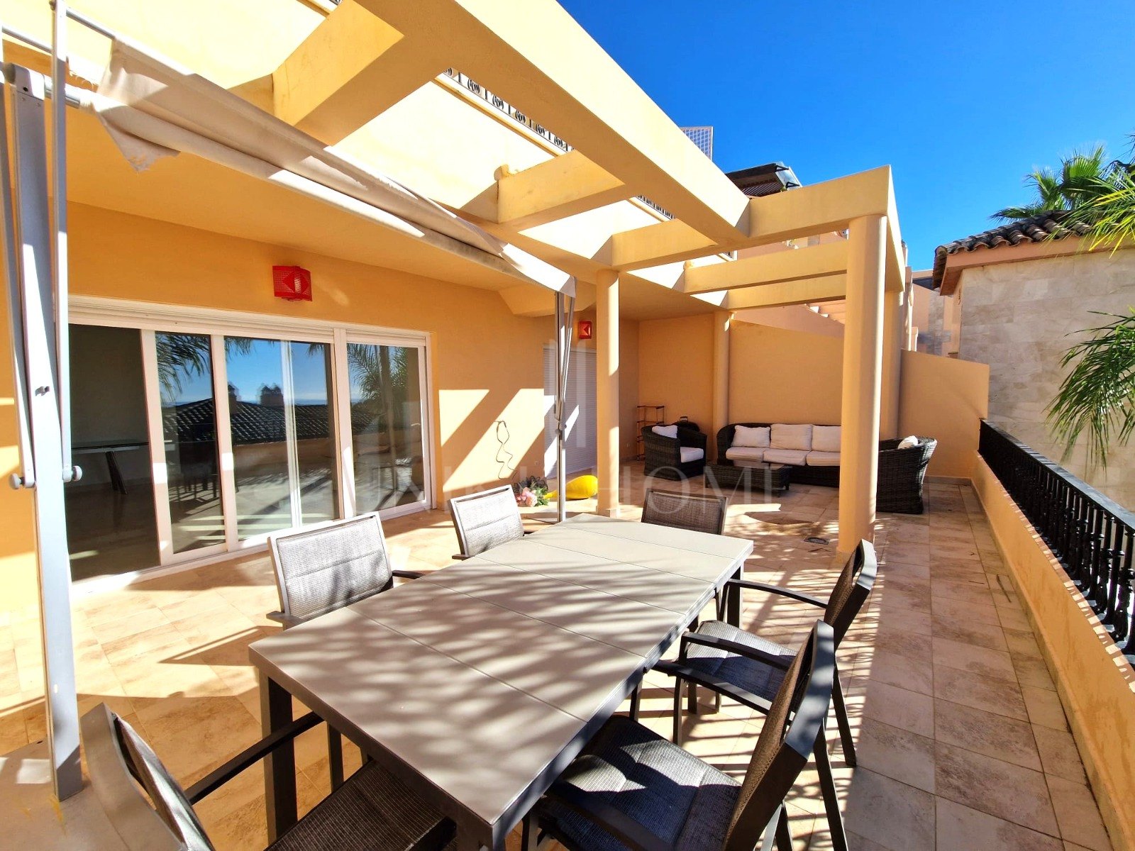 Espectacular Apartamento Esquinero en Planta Baja en Urbanización Vista Real