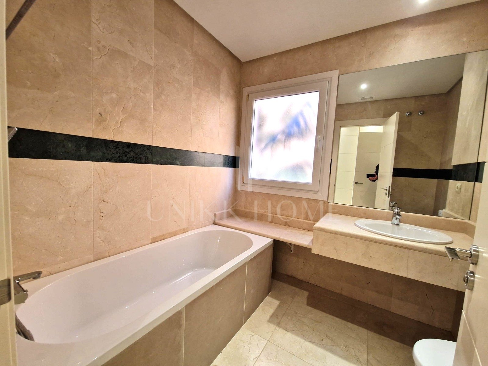 Espectacular Apartamento Esquinero en Planta Baja en Urbanización Vista Real