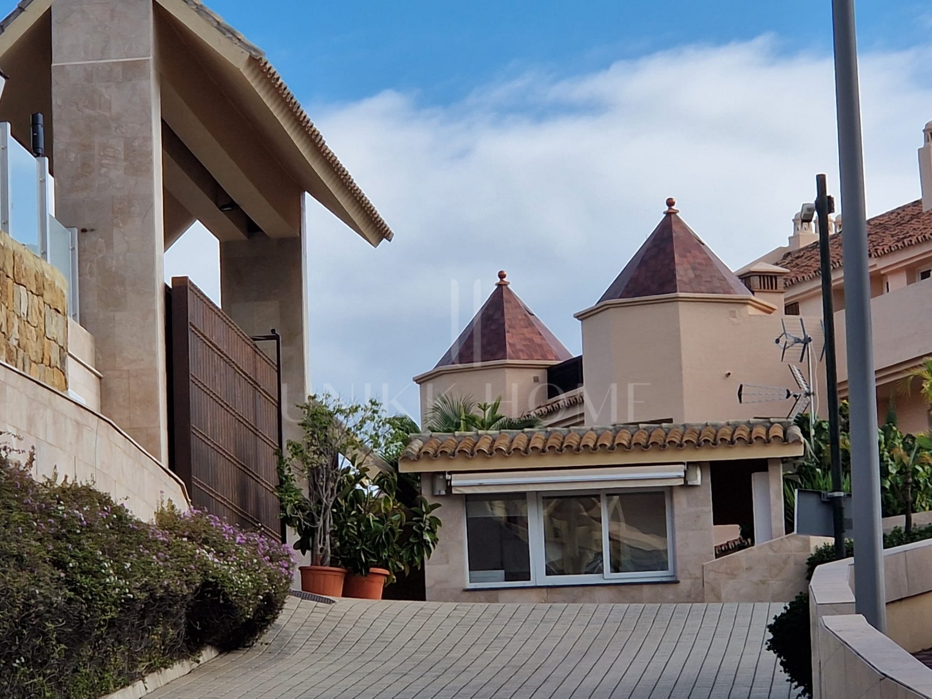 Espectacular Apartamento Esquinero en Planta Baja en Urbanización Vista Real