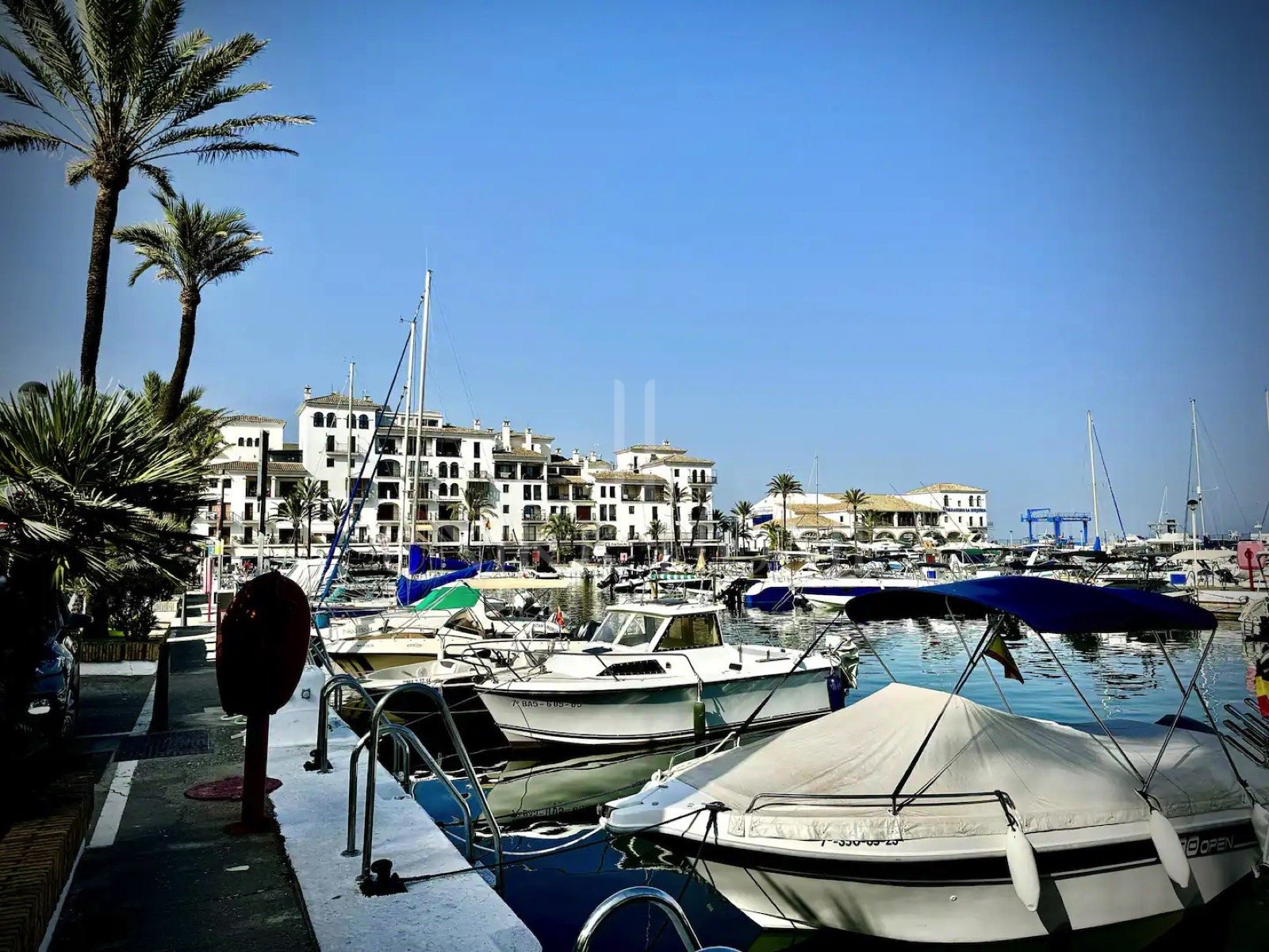 Fully Renovated Beachfront Apartment with Sea Views in Puerto de la Duquesa, Manilva