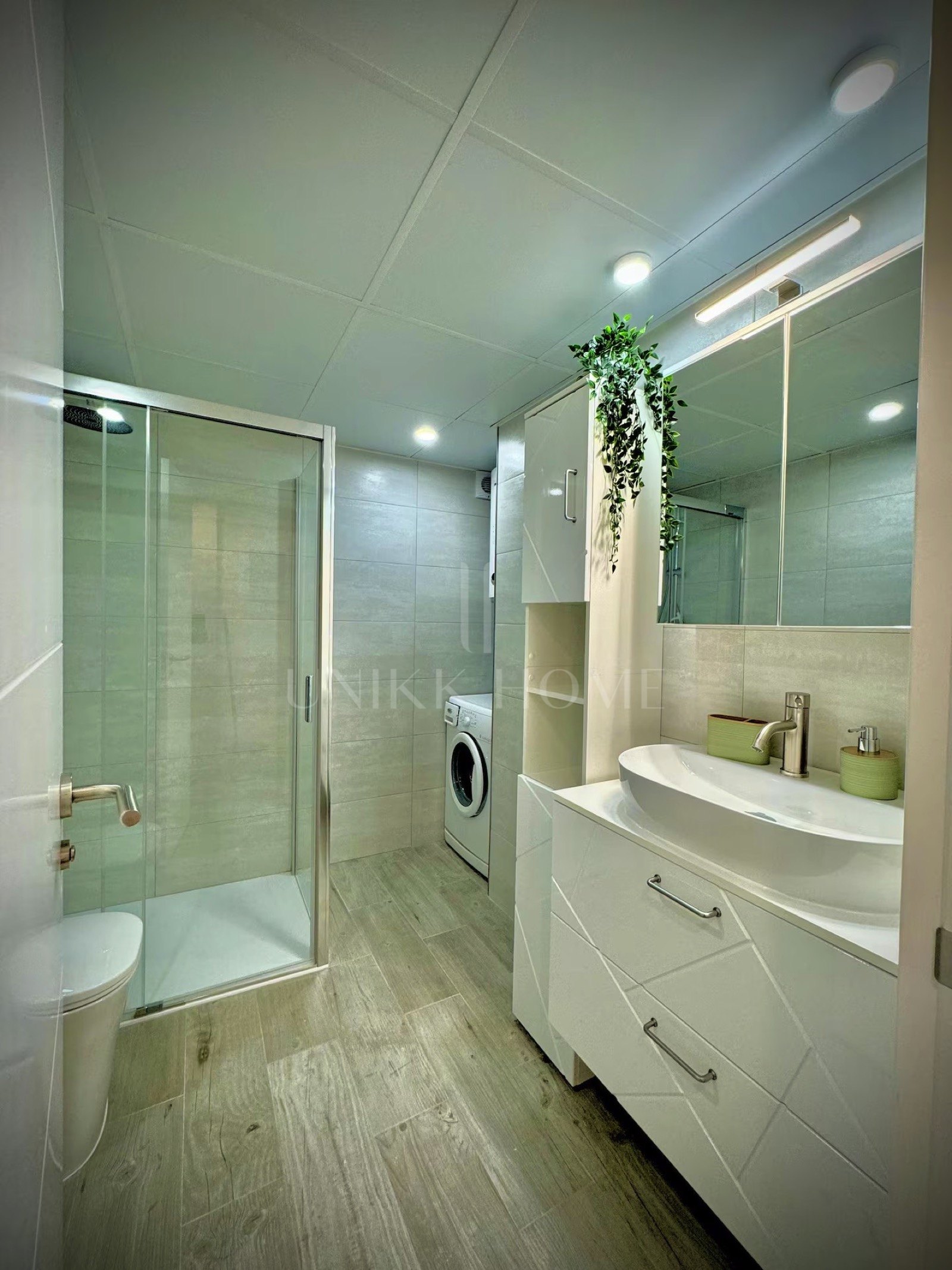 Fully Renovated Beachfront Apartment with Sea Views in Puerto de la Duquesa, Manilva