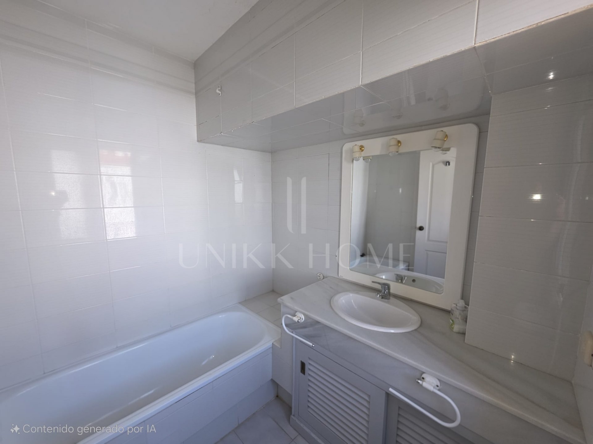 Espléndido Chalet Pareado en Primera Línea de Playa