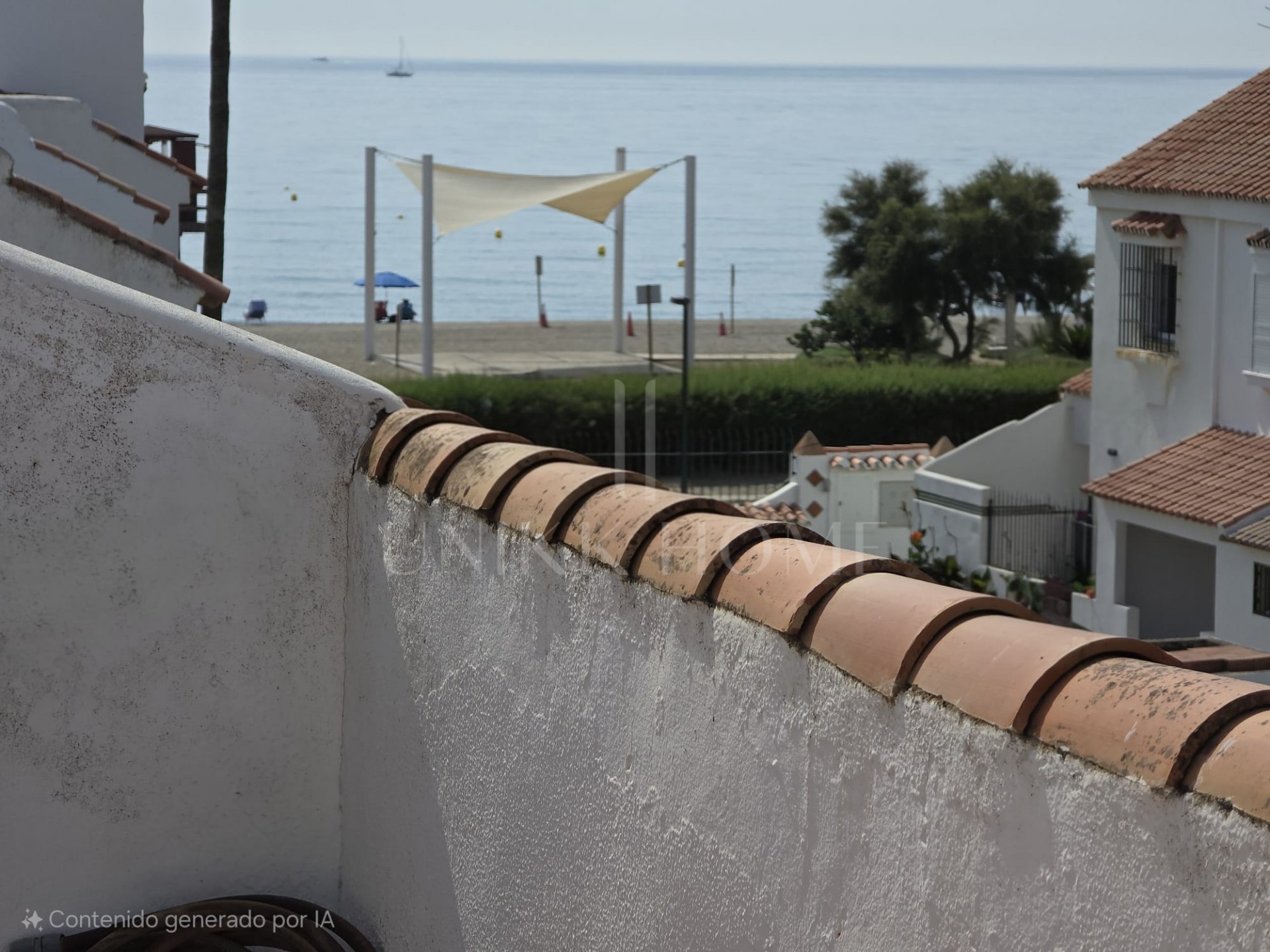 Espléndido Chalet Pareado en Primera Línea de Playa