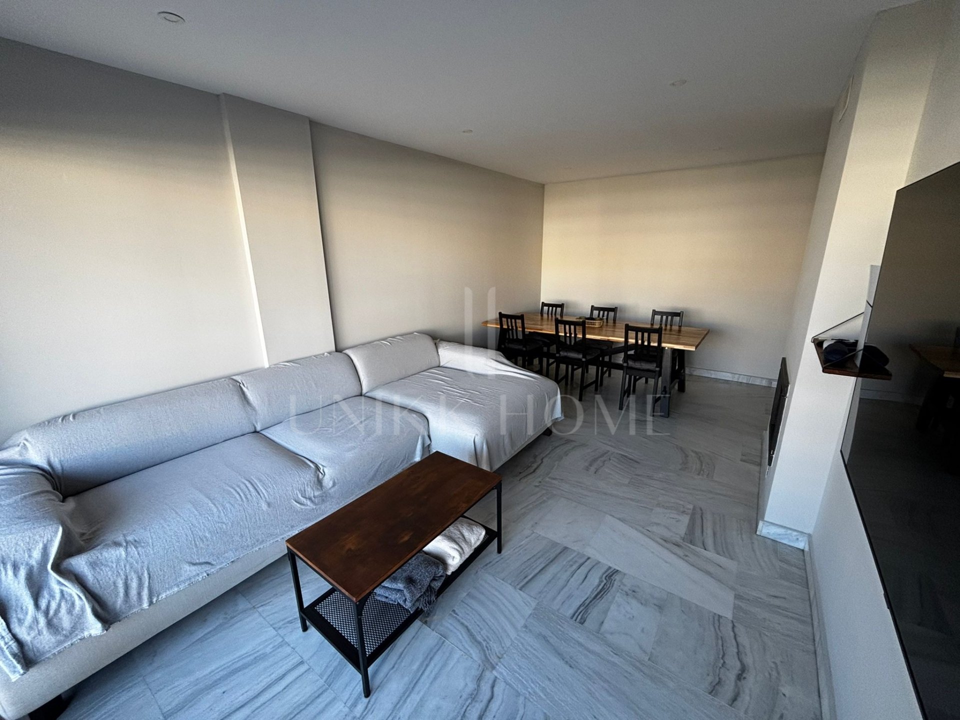 Encantador Apartamento de 1 Dormitorio en Urbanización Parque Botánico