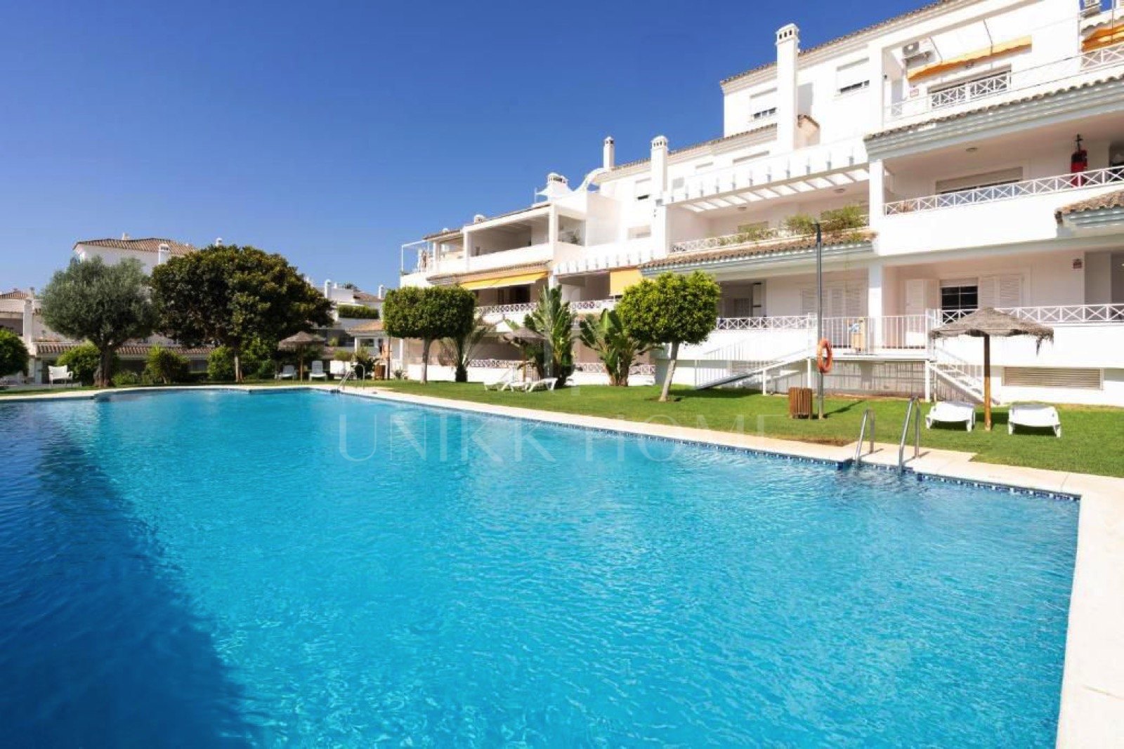 Stunning Apartment for Sale in Las Lomas de Río Real Urbanisation