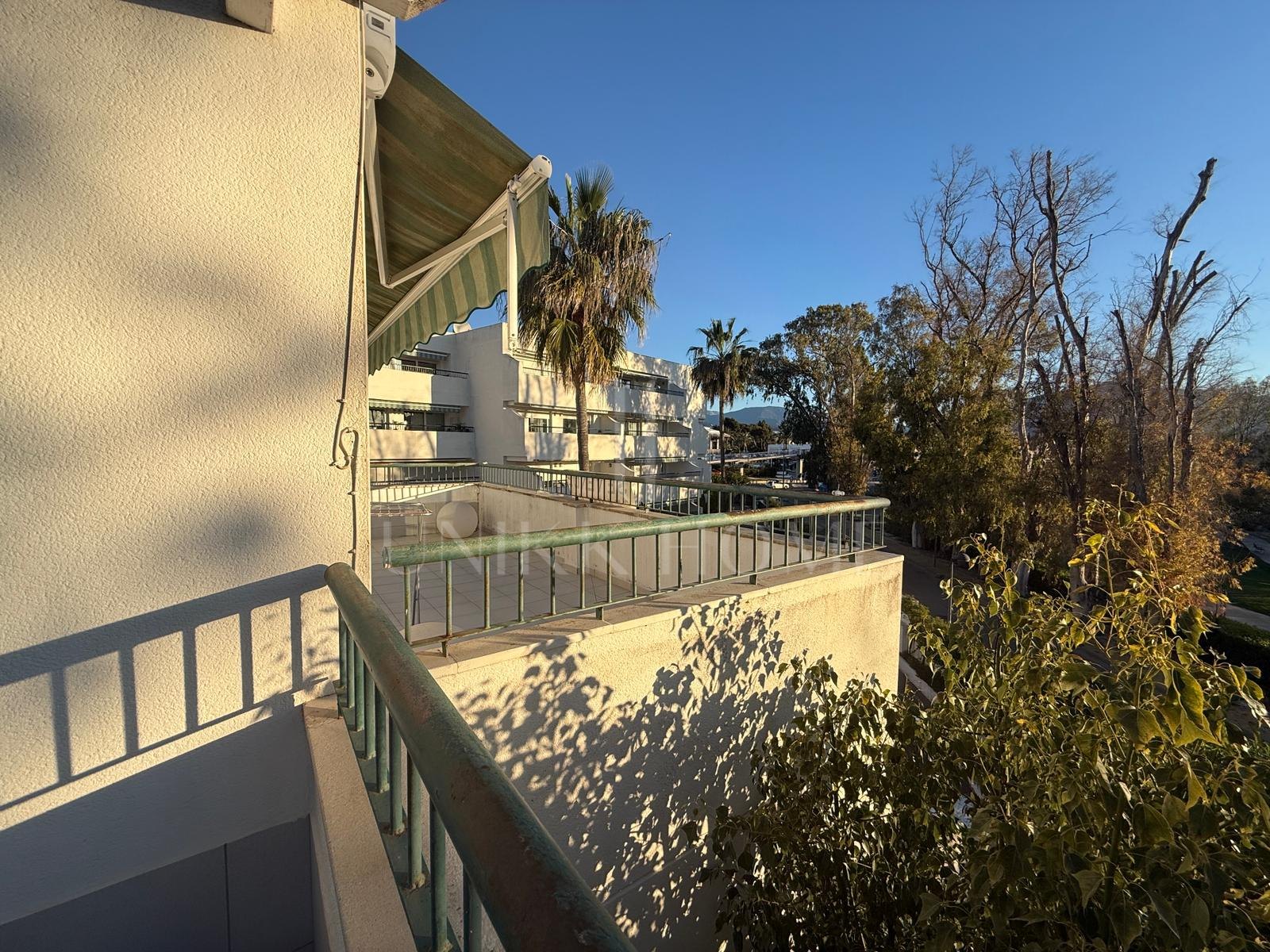 Ático Dúplex Exclusivo en Las Adelfas, Guadalmina Baja