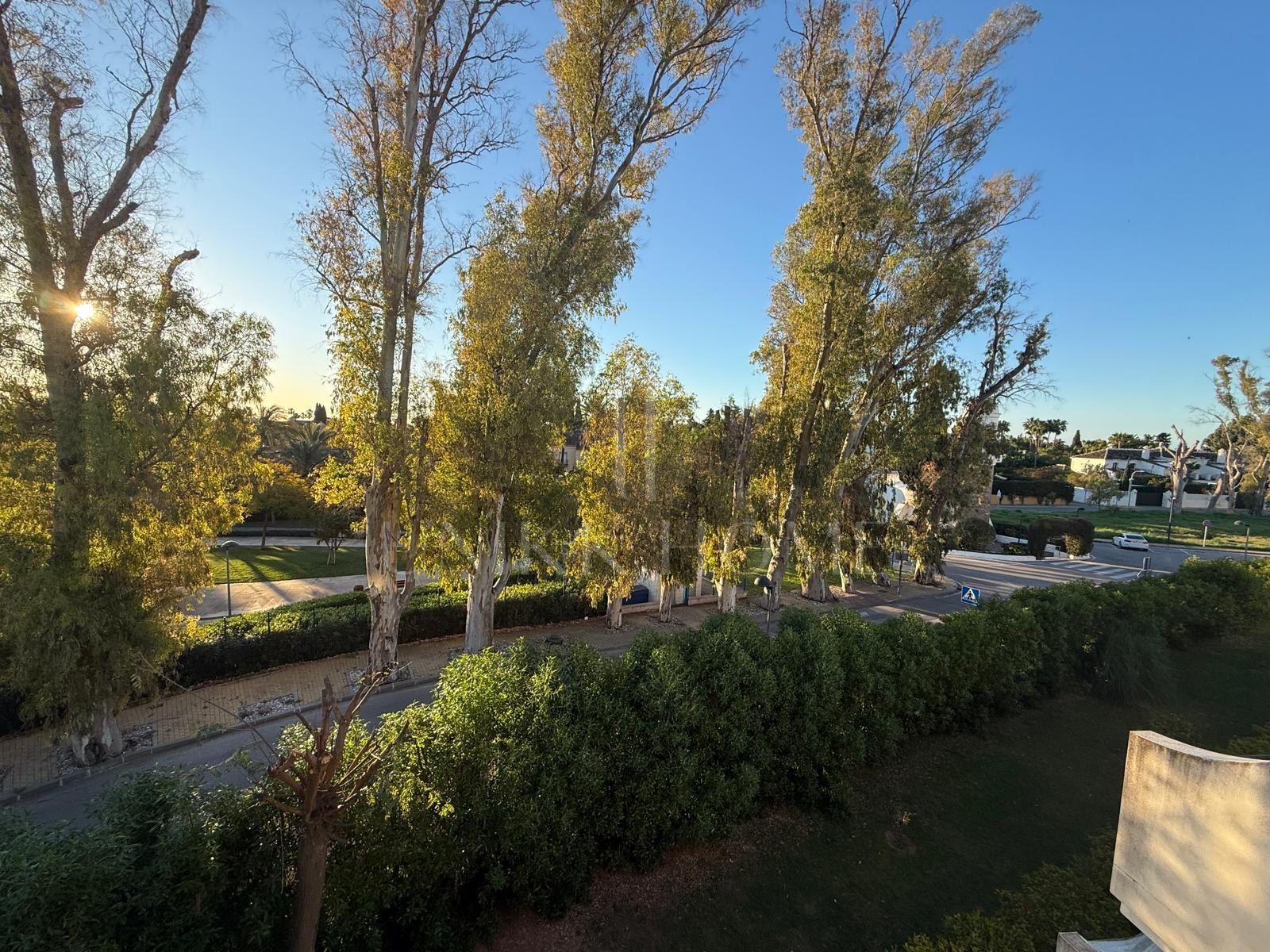 Ático Dúplex Exclusivo en Las Adelfas, Guadalmina Baja