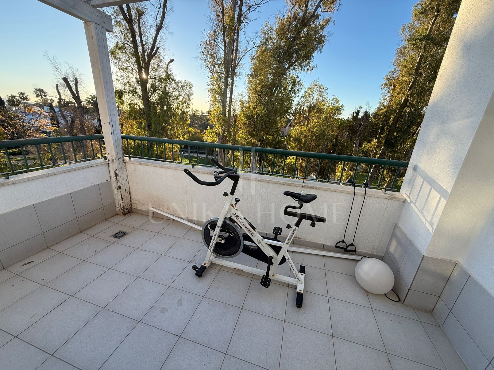 Ático Dúplex Exclusivo en Las Adelfas, Guadalmina Baja