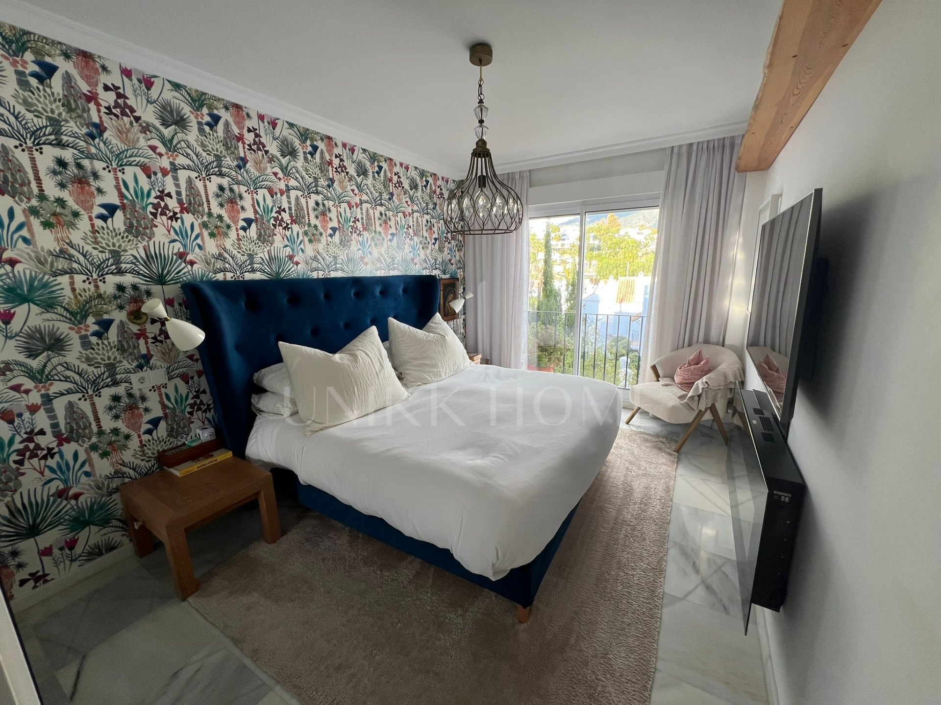 Stunning Recently Renovated Penthouse in Señorio de Gonzaga