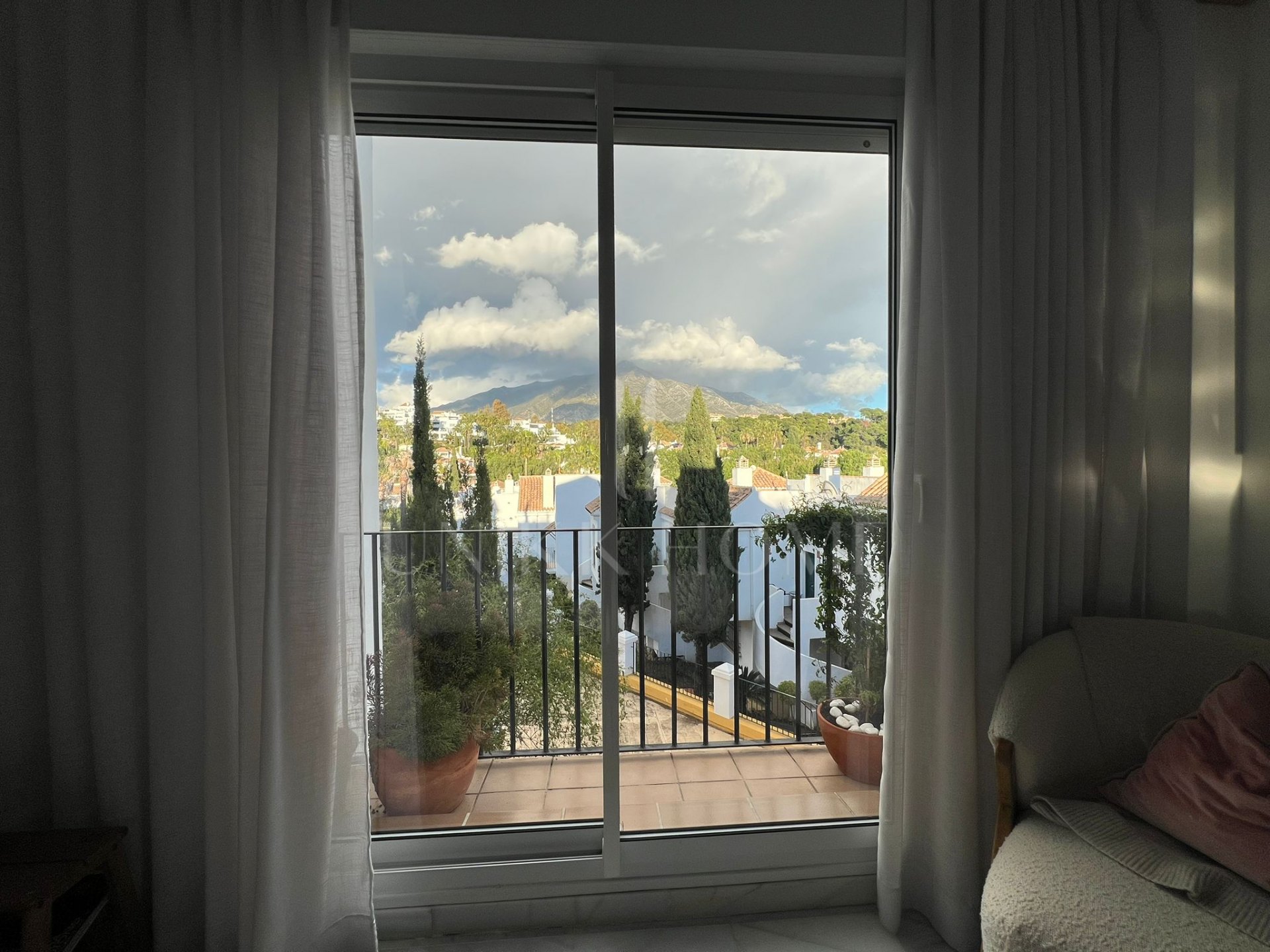 Stunning Recently Renovated Penthouse in Señorio de Gonzaga