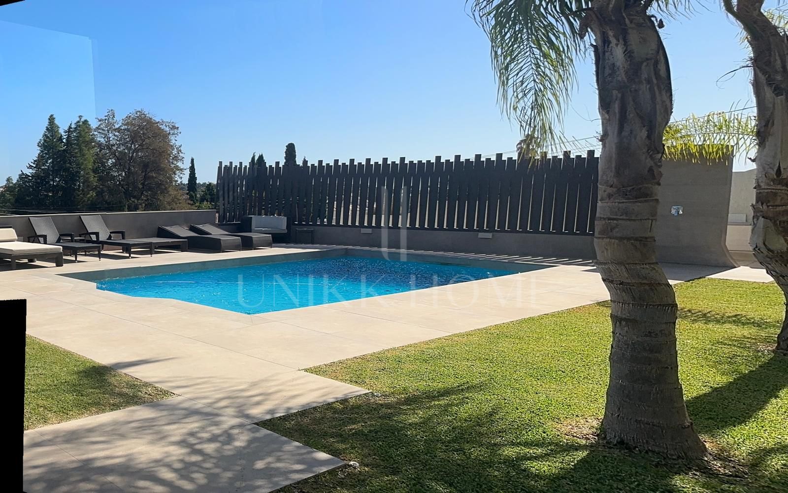 Charming Detached Villa with Expansion Potential and Stunning La Concha Views