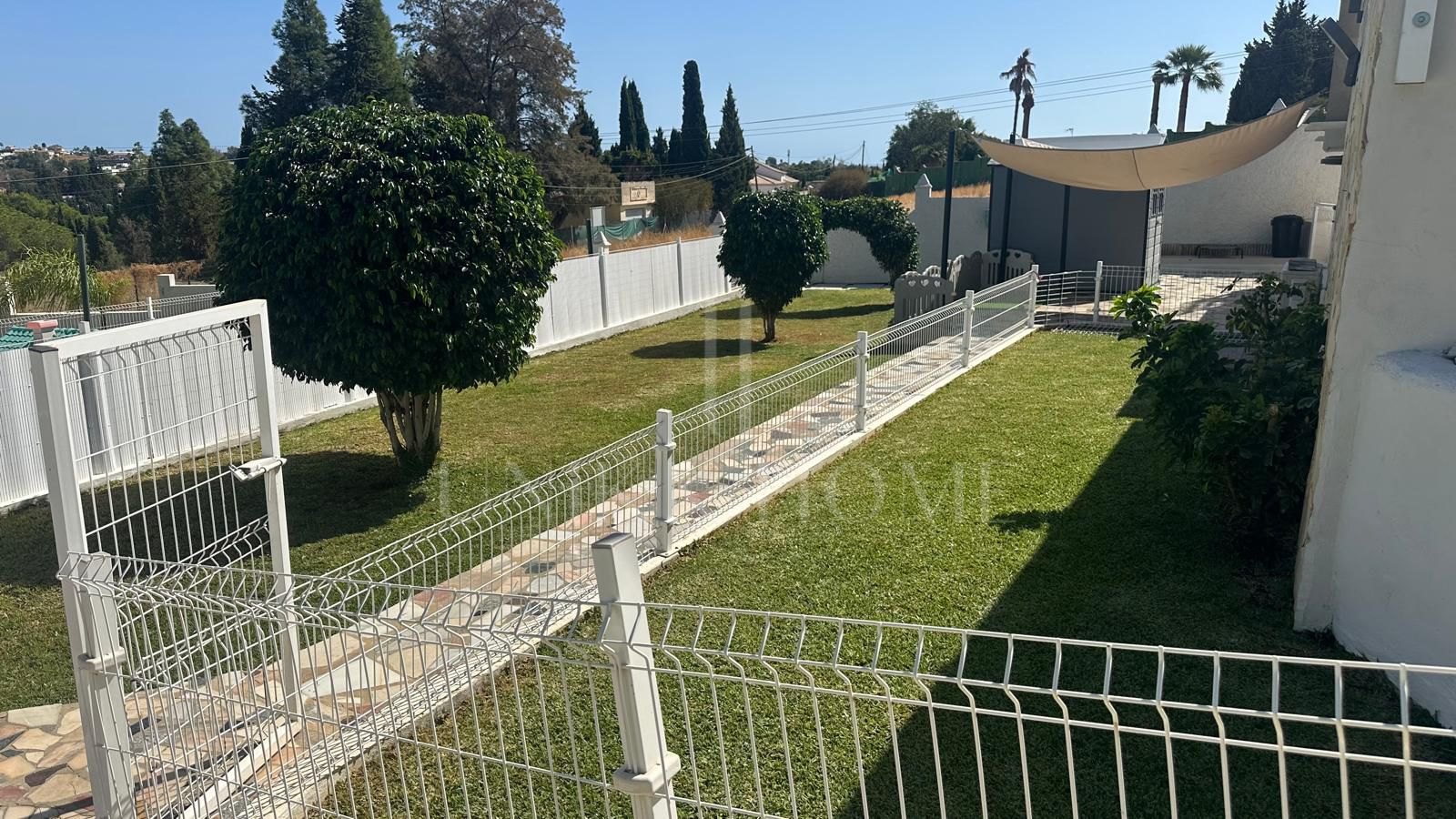 Charming Detached Villa with Expansion Potential and Stunning La Concha Views