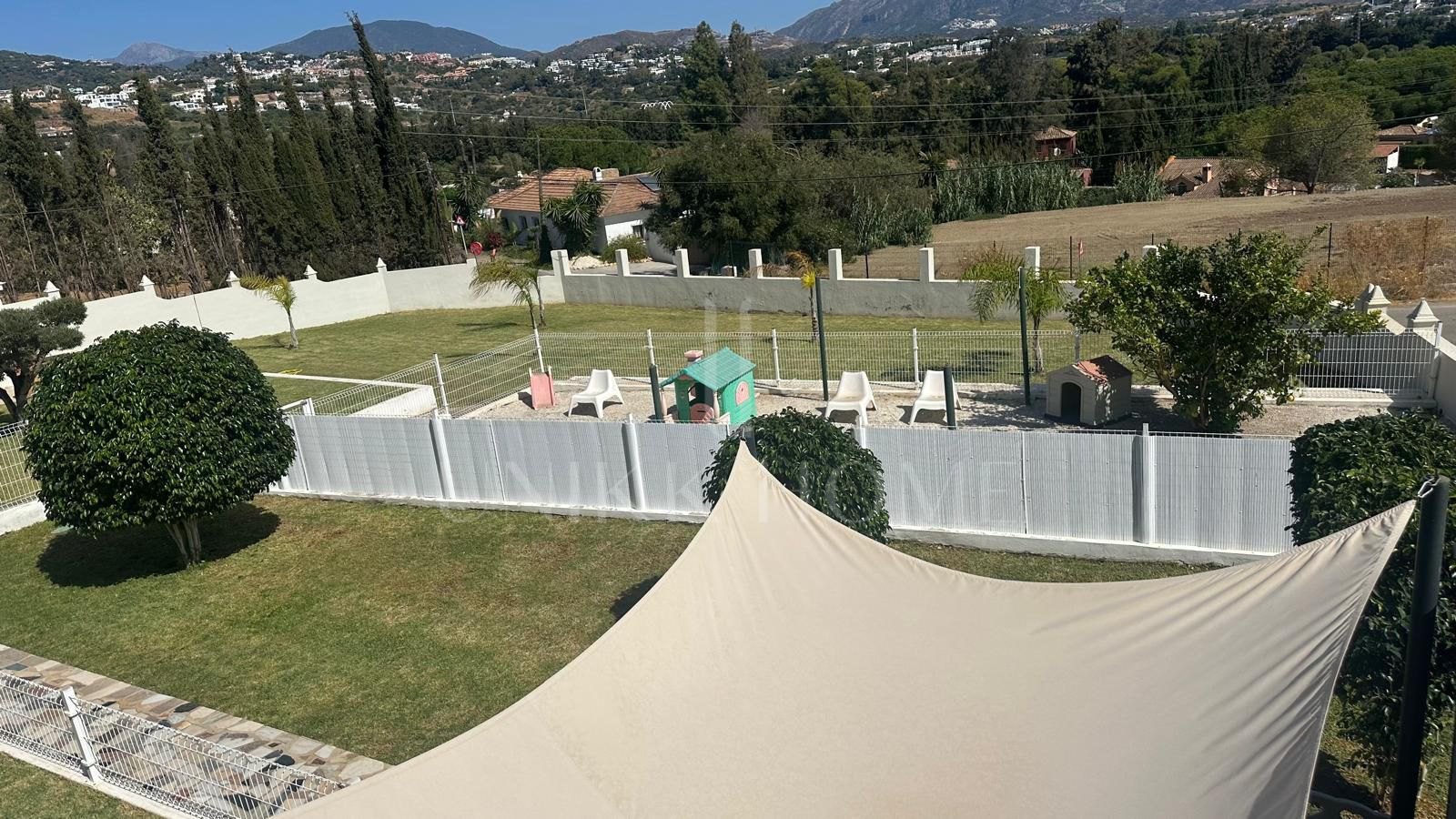 Charming Detached Villa with Expansion Potential and Stunning La Concha Views