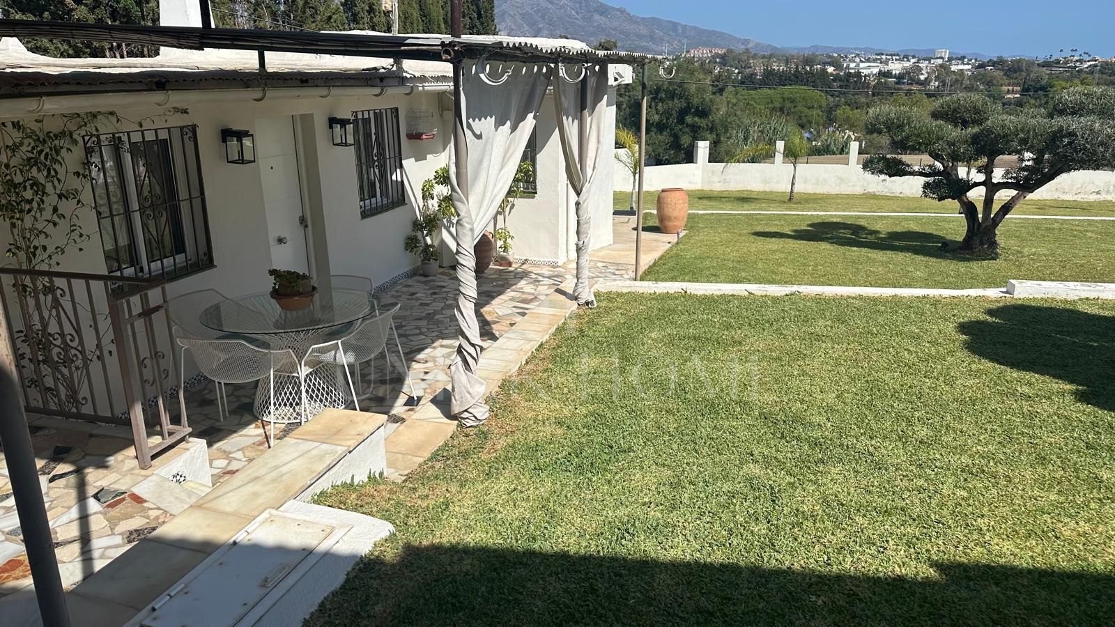 Charming Detached Villa with Expansion Potential and Stunning La Concha Views