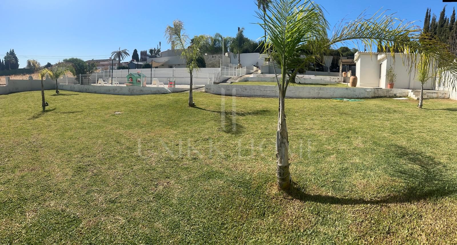 Charming Detached Villa with Expansion Potential and Stunning La Concha Views