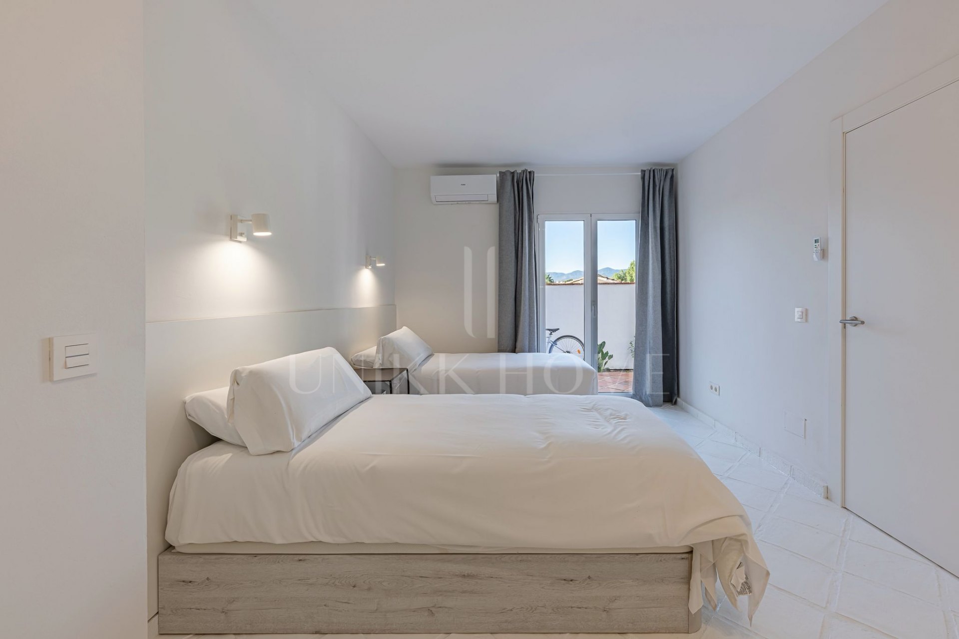 Casa Pareada Muy Soleada con Piscina Privado Junto al Club de Golf Guadalmina