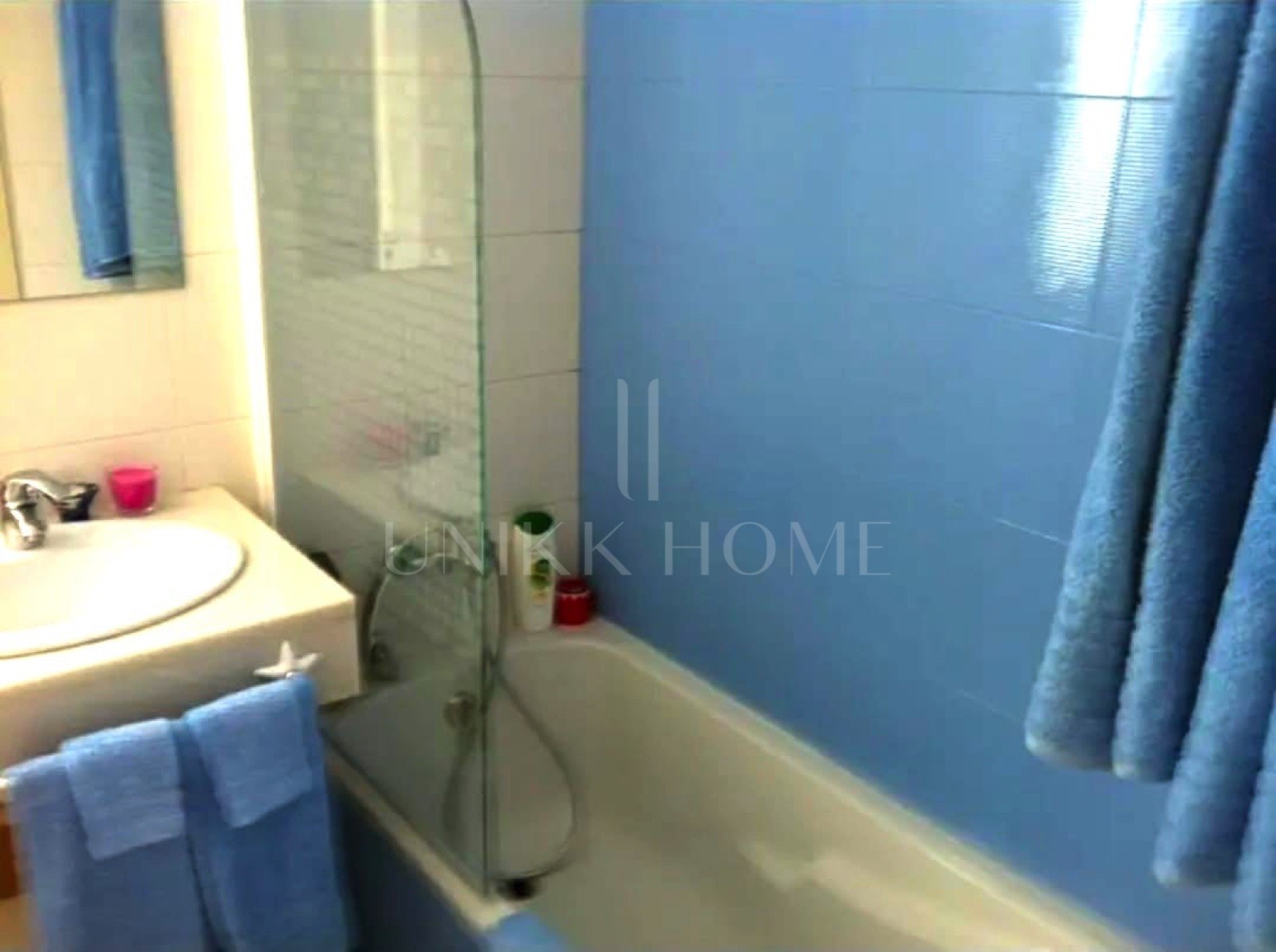 Spacious Ground Floor Apartment with Exclusive Garden Use