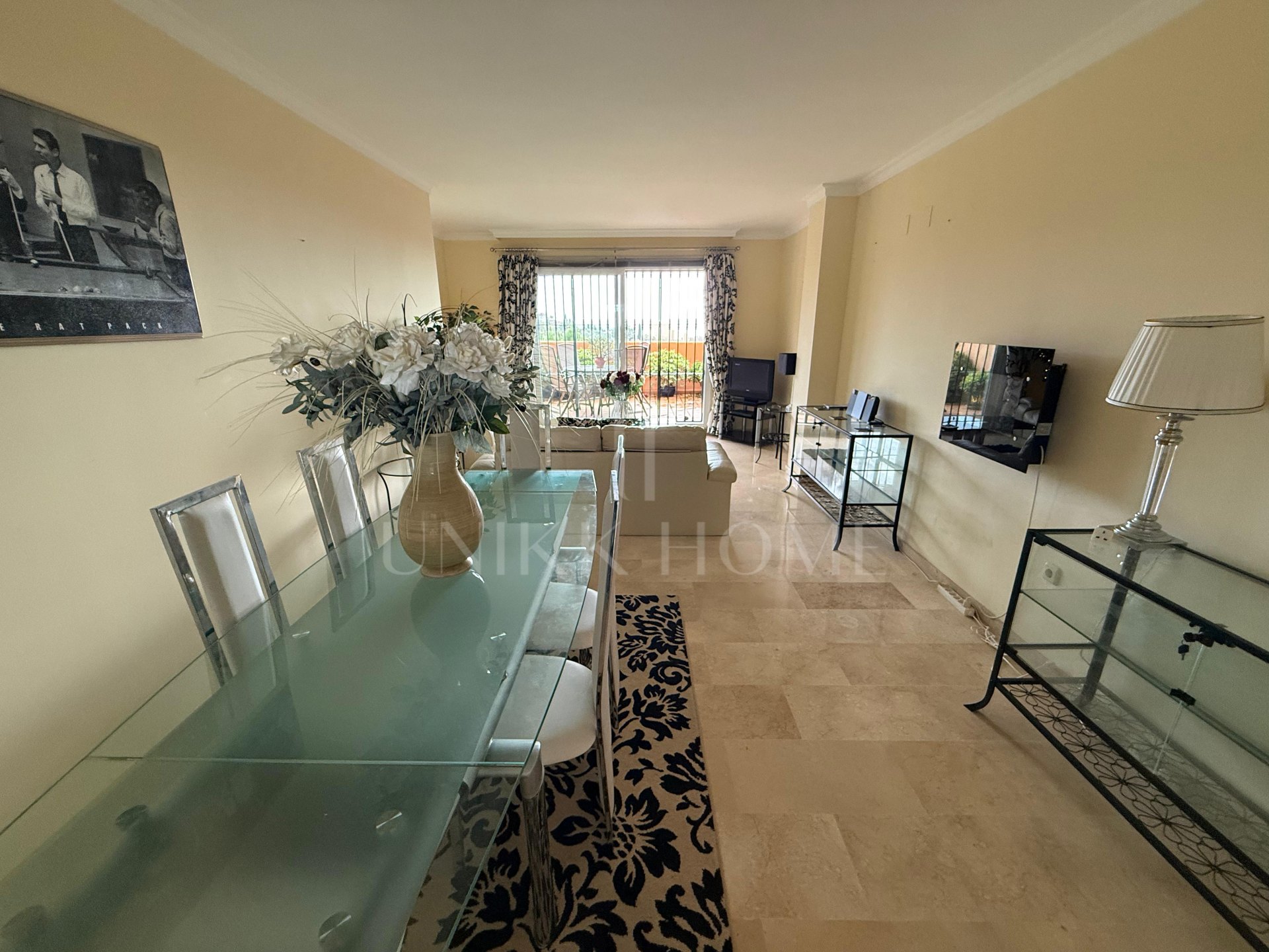 Elegant 2-Bedroom Apartment with Sea Views