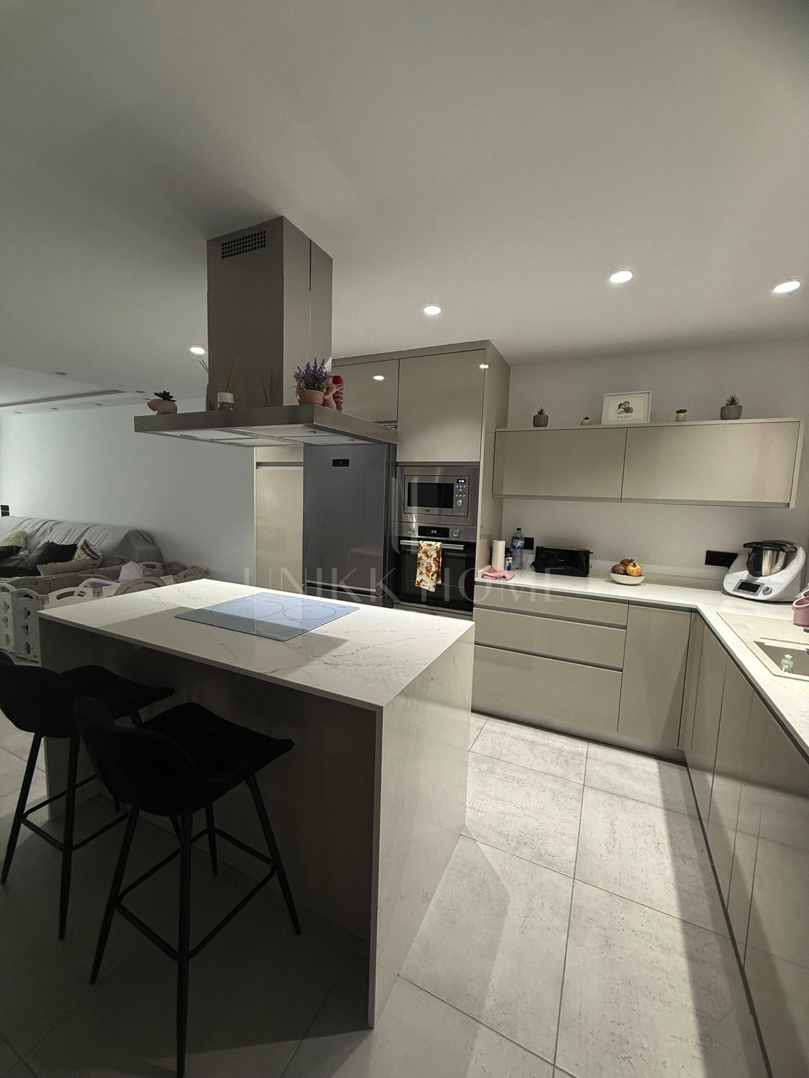 Spacious Corner 4-Bedroom Townhouse with Private Saltwater Pool