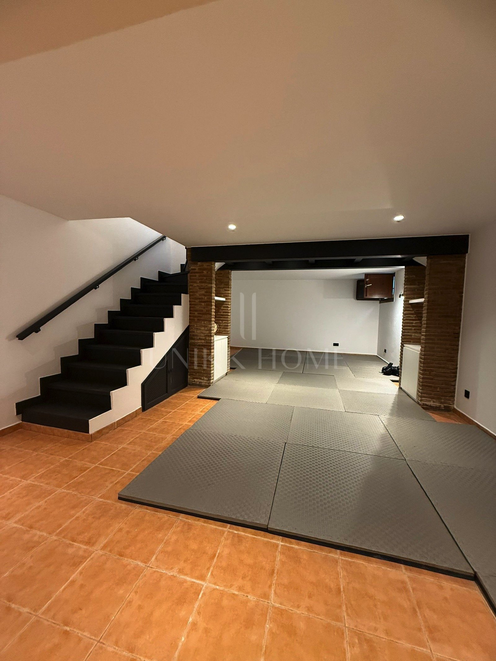 Spacious Corner 4-Bedroom Townhouse with Private Saltwater Pool