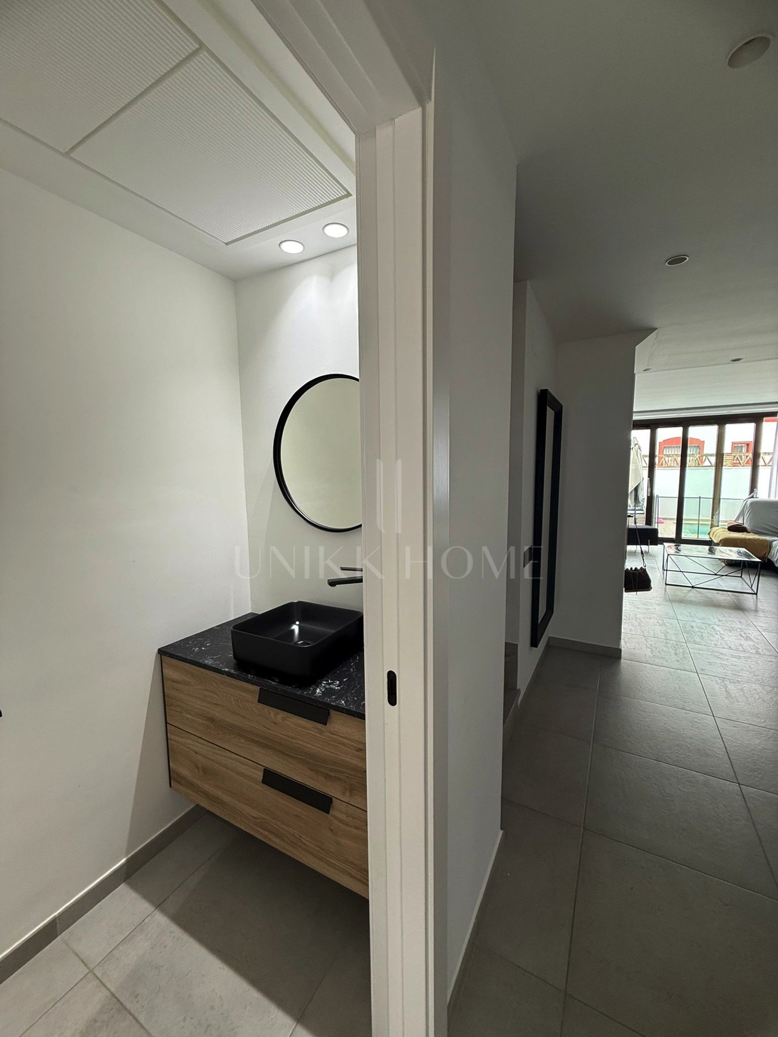 Spacious Corner 4-Bedroom Townhouse with Private Saltwater Pool