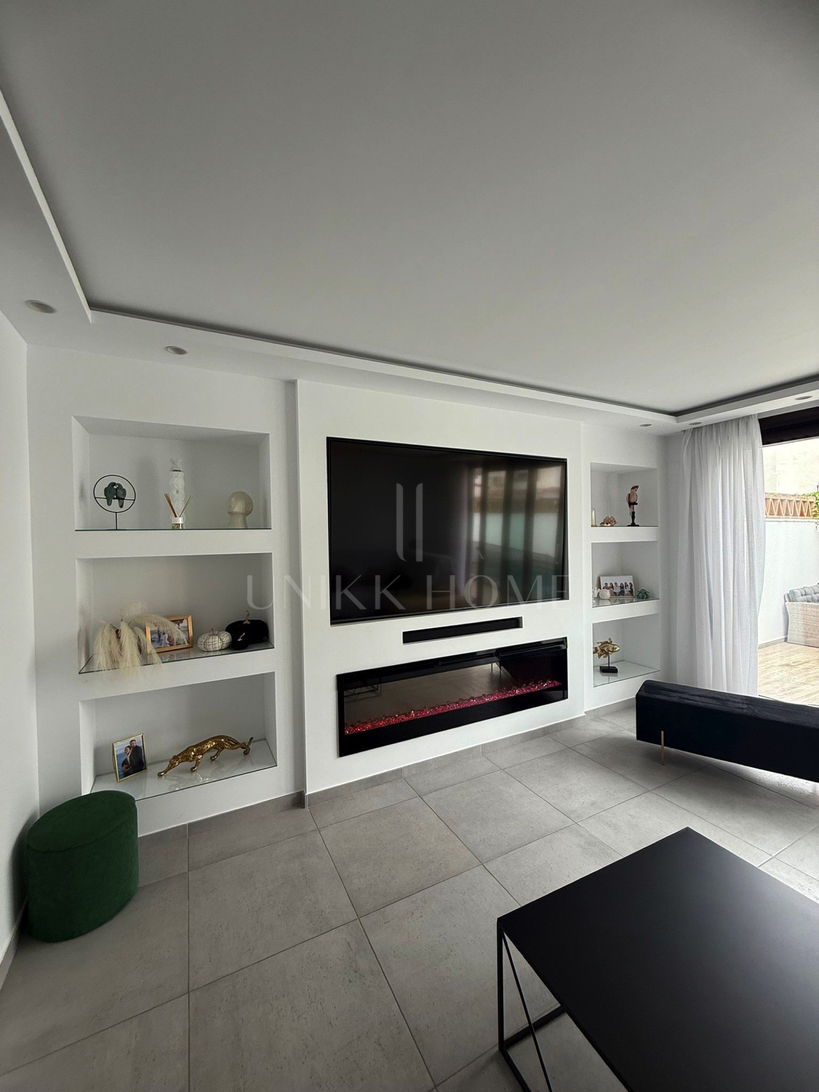 Spacious Corner 4-Bedroom Townhouse with Private Saltwater Pool