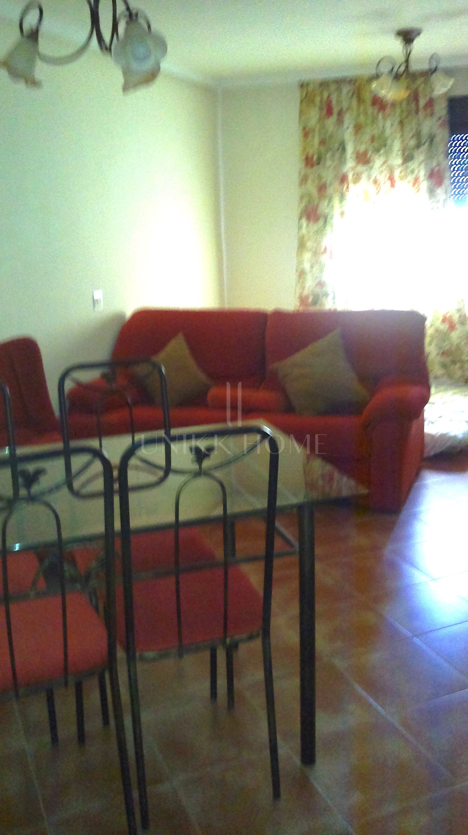 Bright 2-Bedroom Apartment – 5-Min Walk to Beach