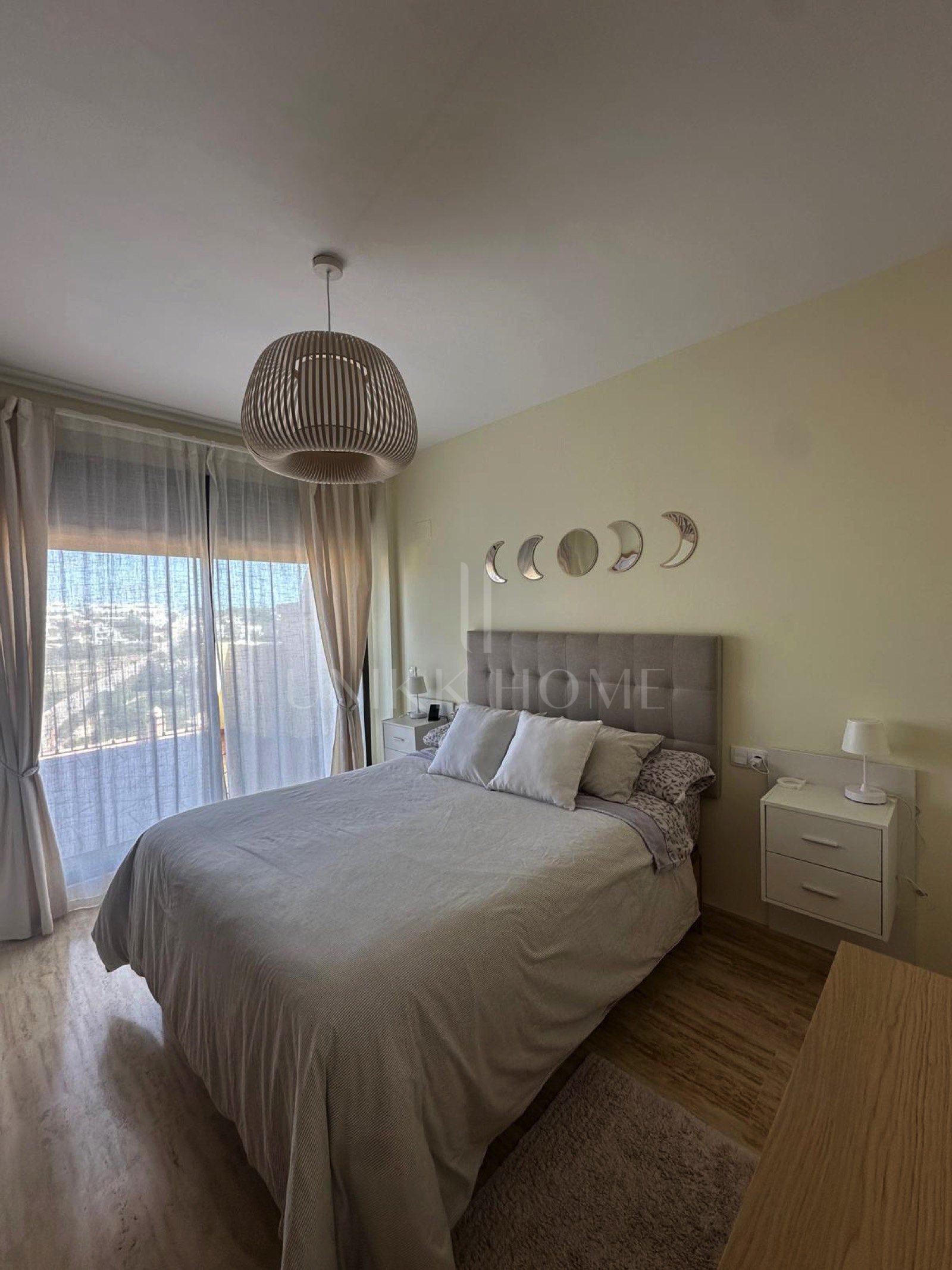 Precioso Ático Sur-Este con Vistas Panorámicas al Mar y Sierra Bermeja